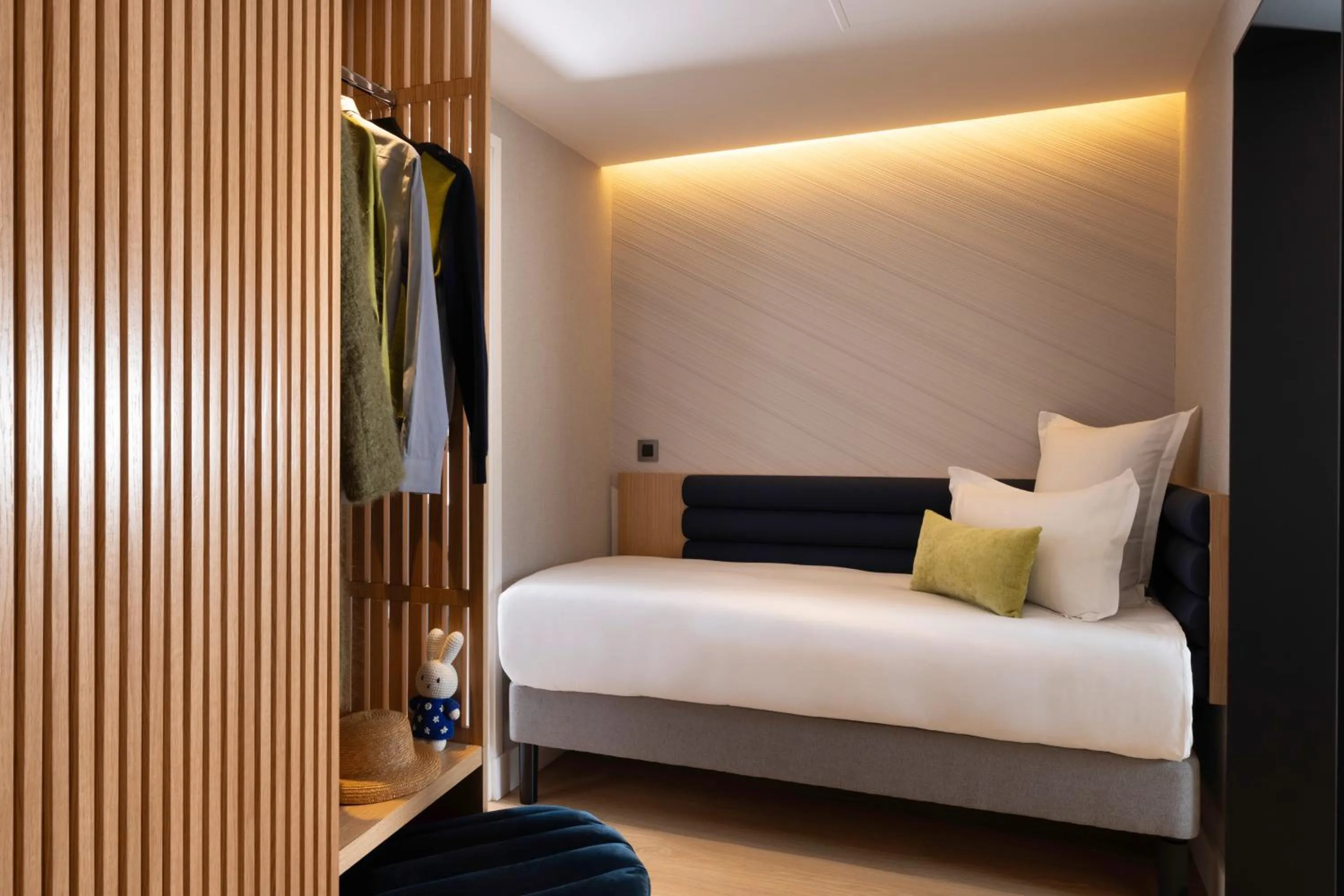 wardrobe, Bed in Hôtel Raspail Montparnasse