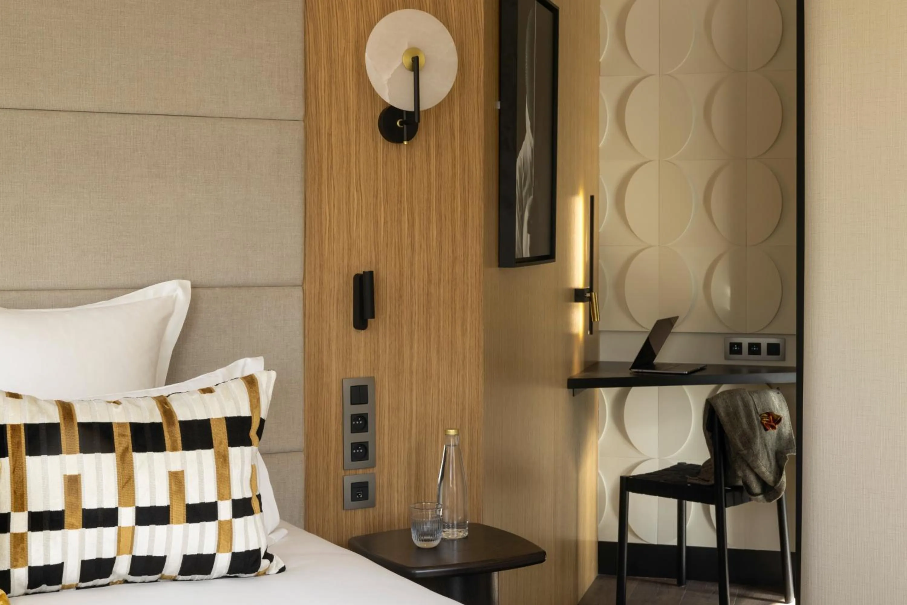 Bed in Hôtel Raspail Montparnasse