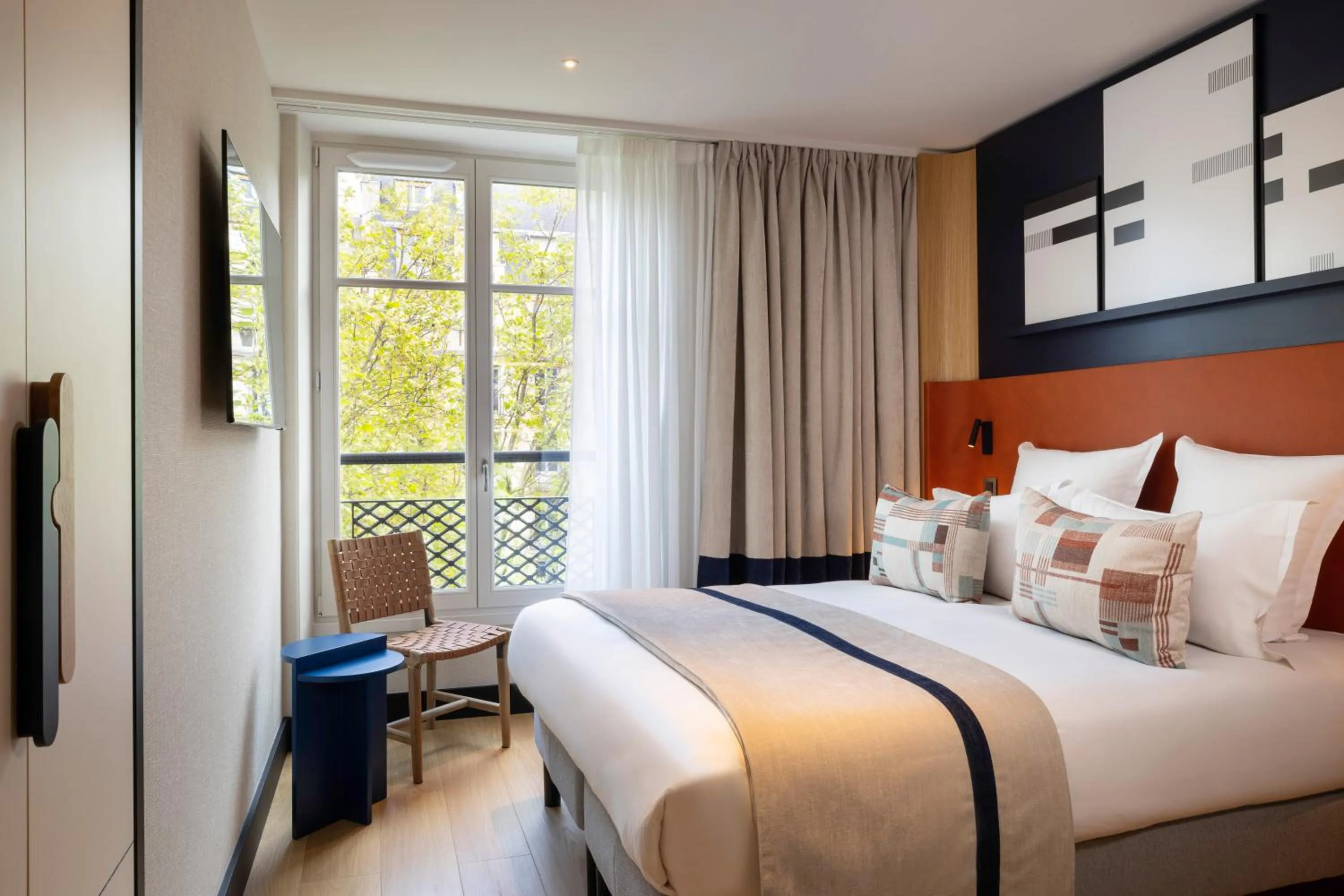 Bed in Hôtel Raspail Montparnasse