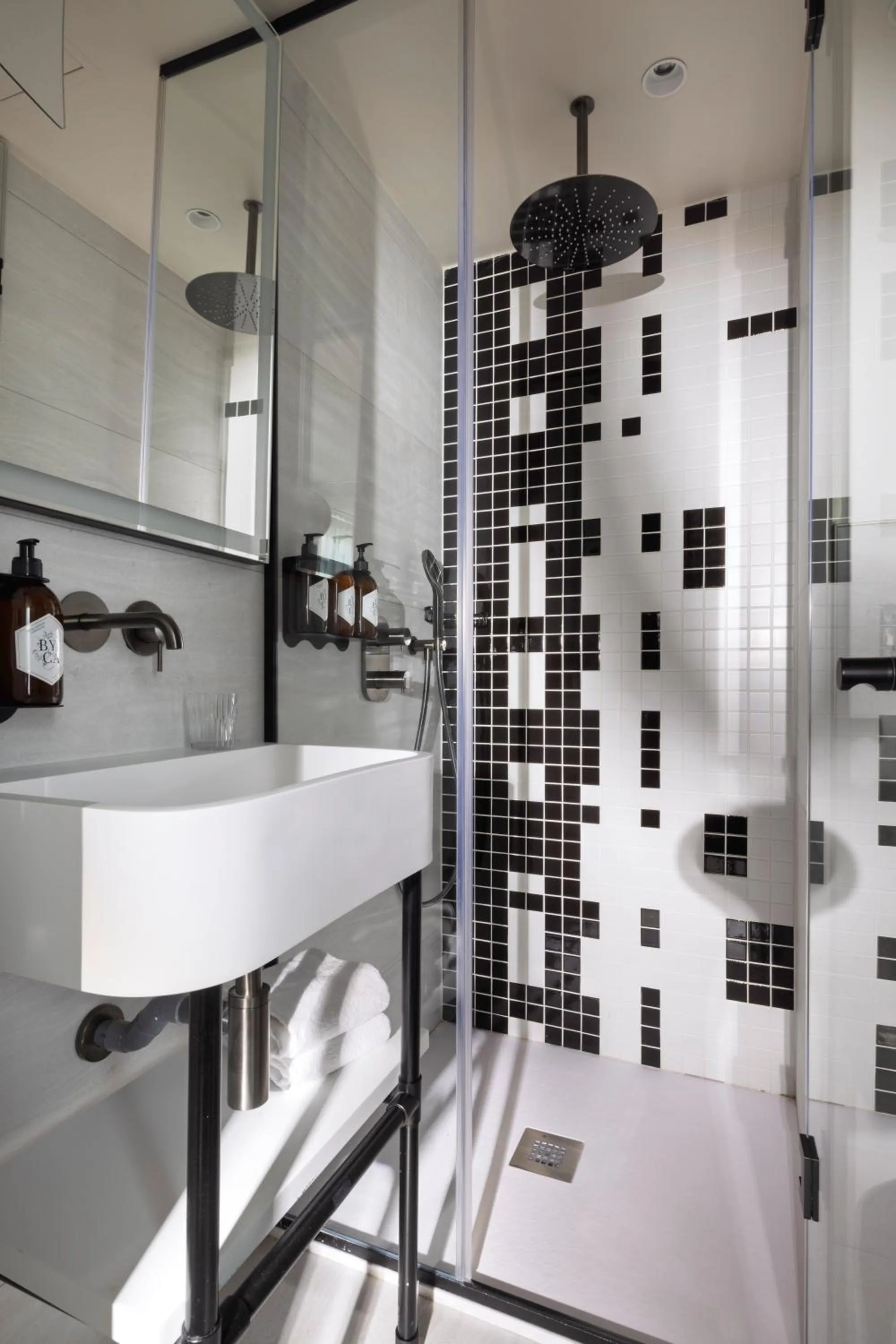 Shower in Hôtel Raspail Montparnasse