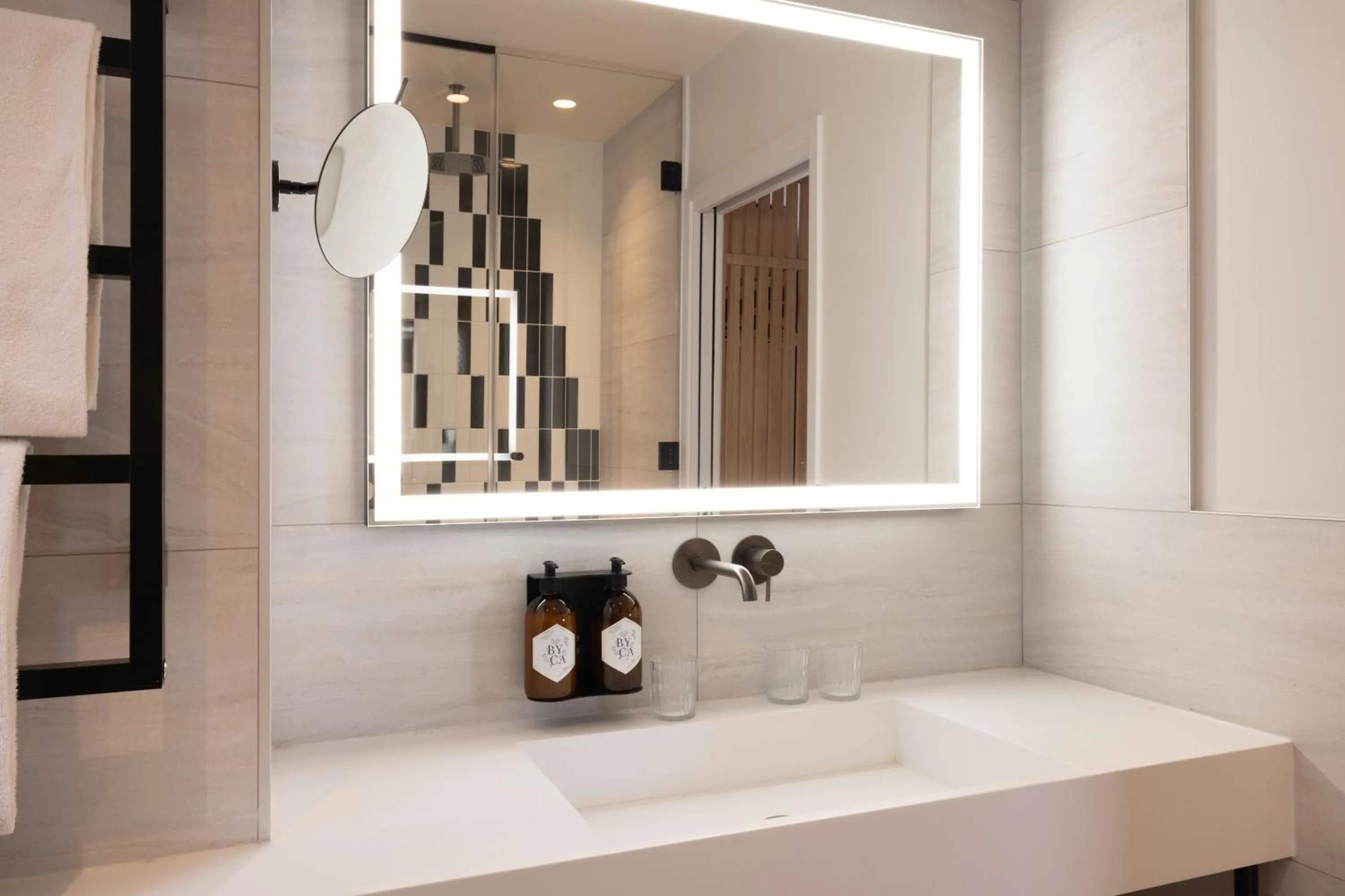 Bathroom in Hôtel Raspail Montparnasse