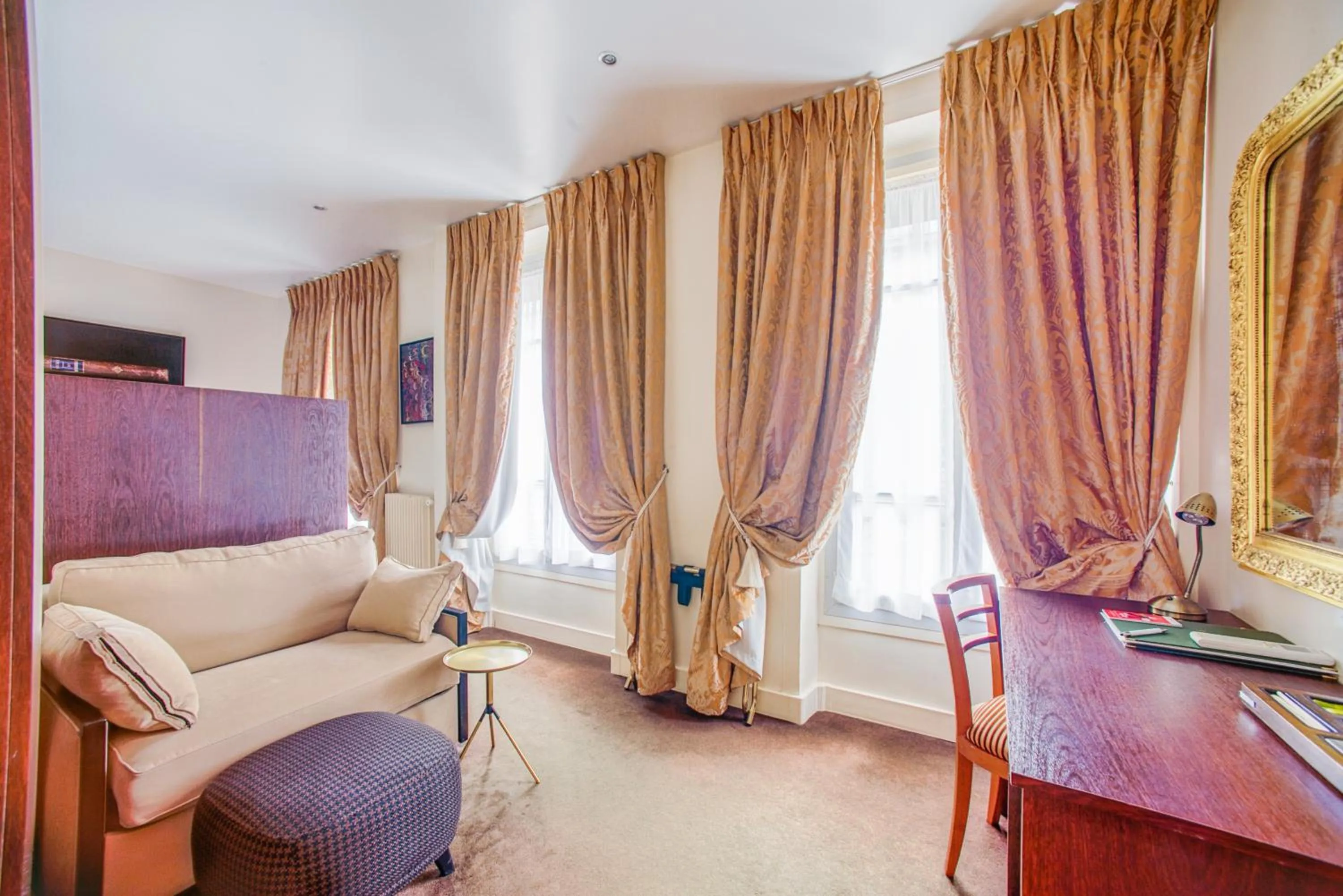 Photo of the whole room in Queens Boutique Hotel