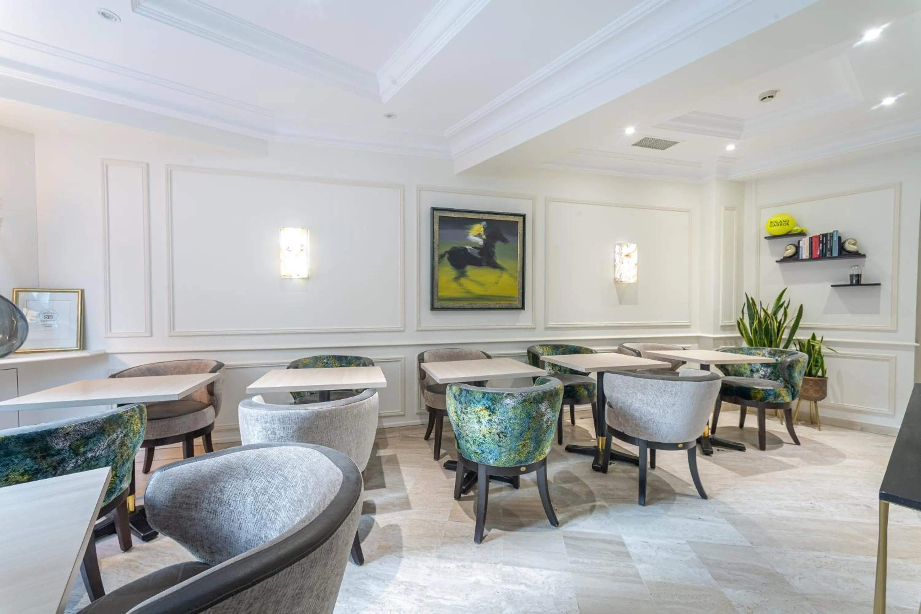 Lounge or bar in Queens Boutique Hotel