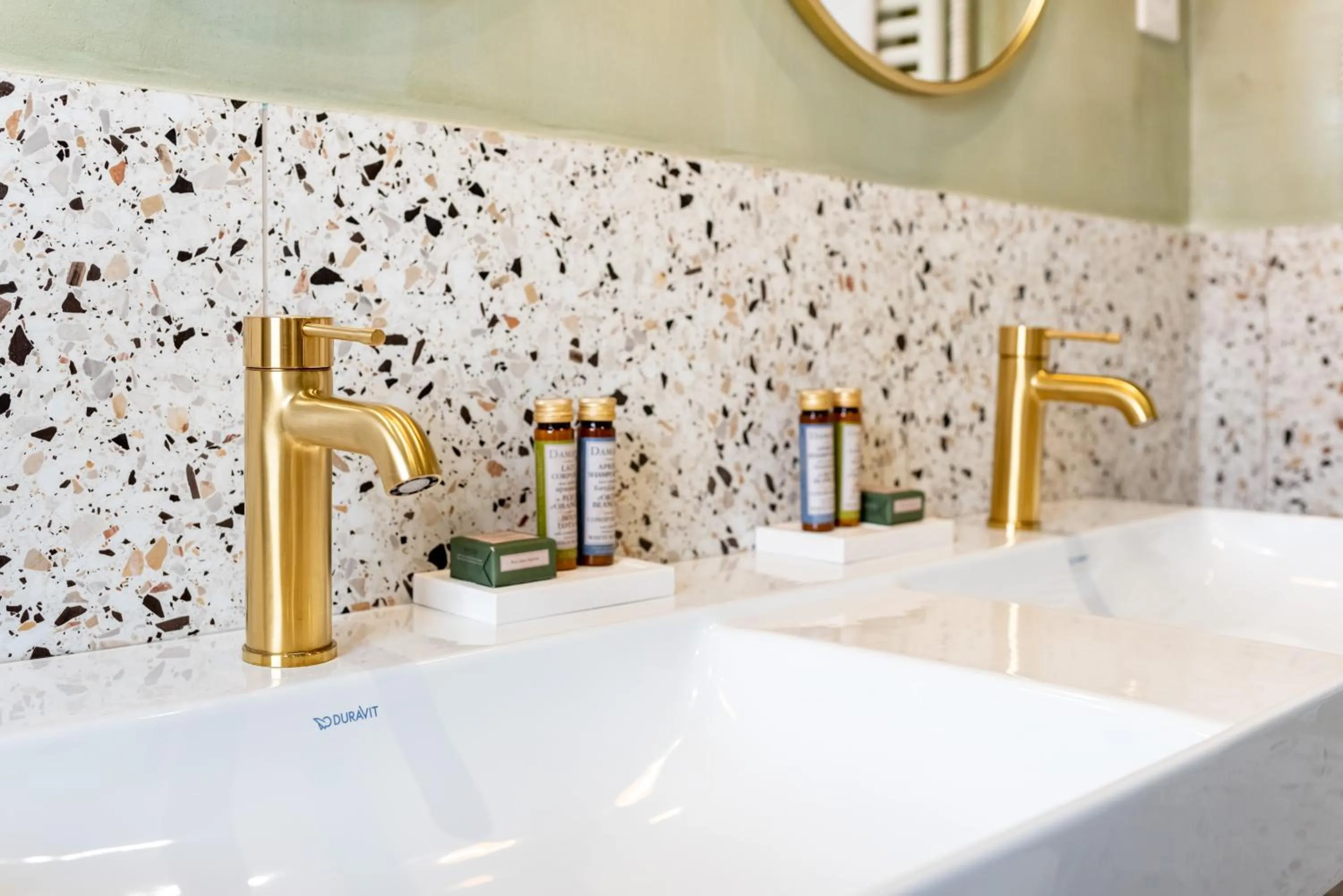 Toilet in Queens Boutique Hotel