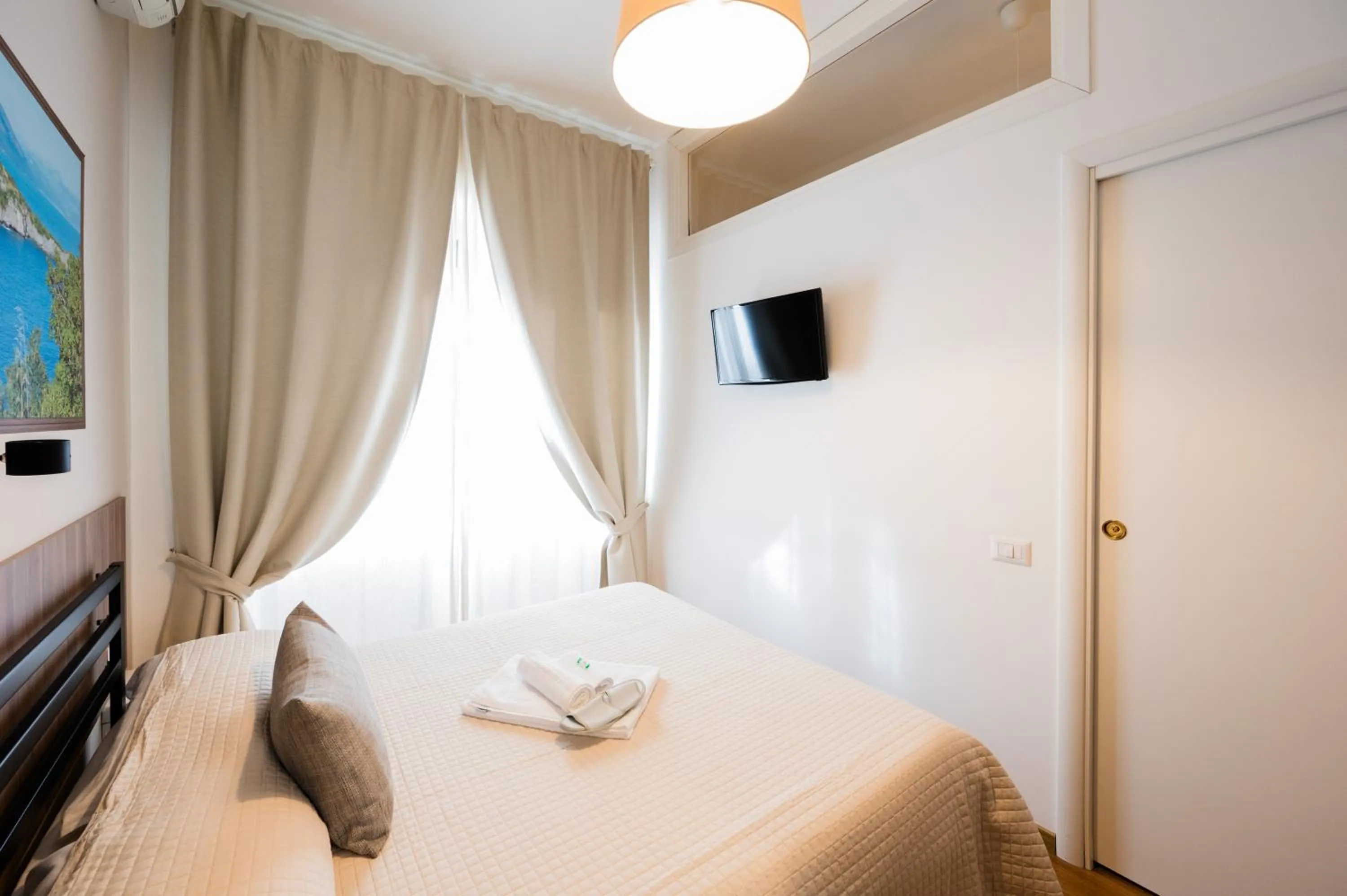 Photo of the whole room, Bed in Panoramic Rooms Salerno