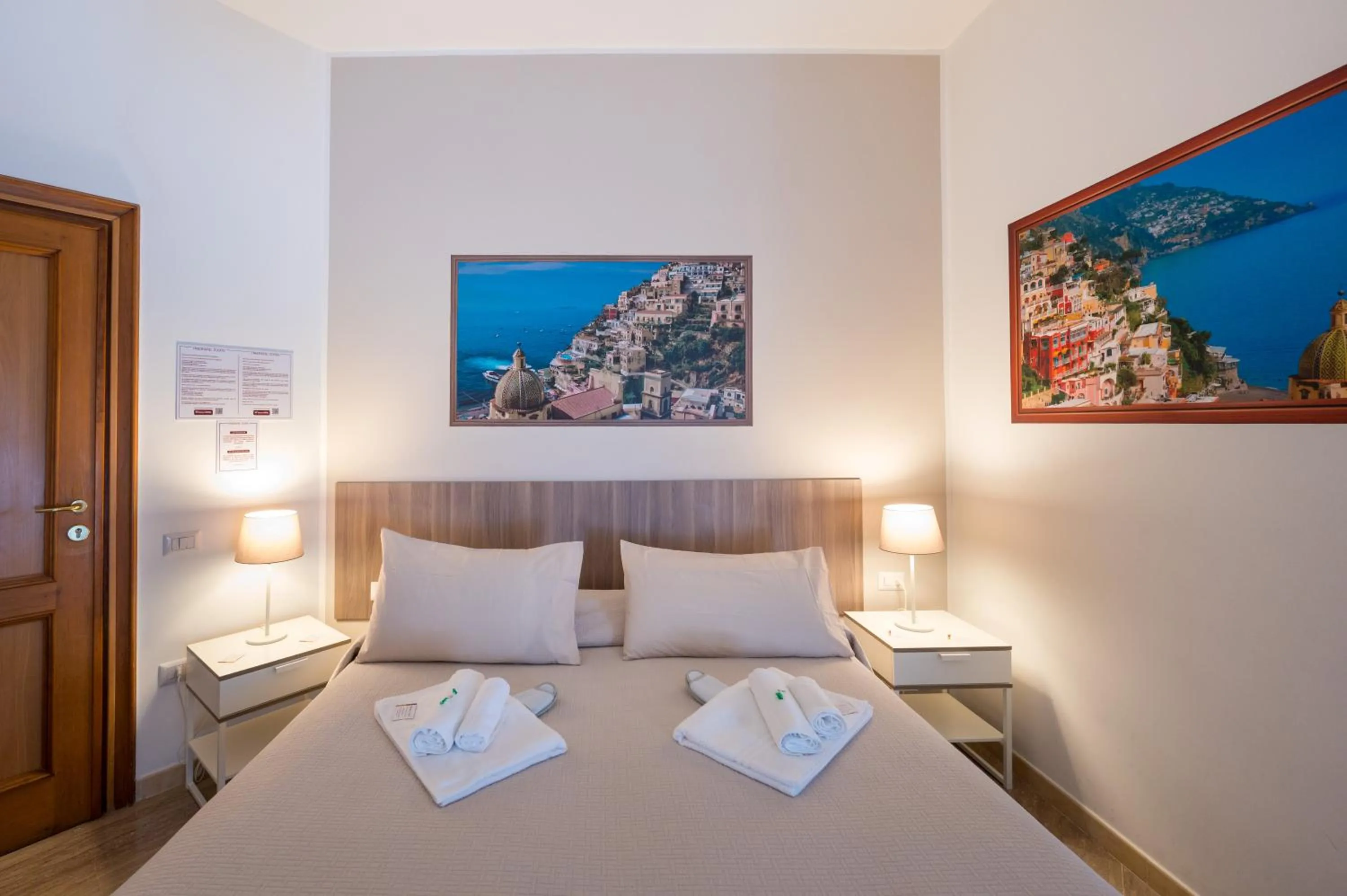 Photo of the whole room, Bed in Panoramic Rooms Salerno