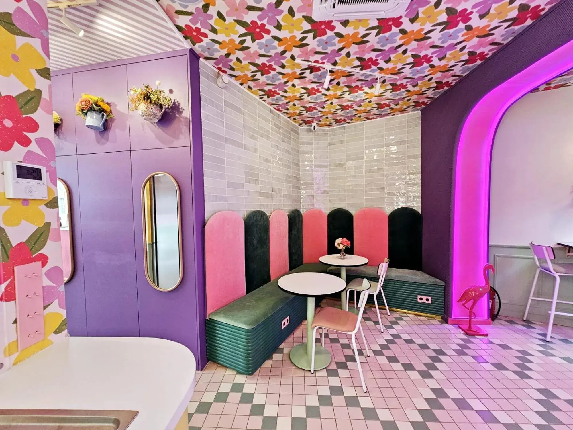 Property building in Hotel La Petite Rosa Property building in Hotel La Petite Rosa