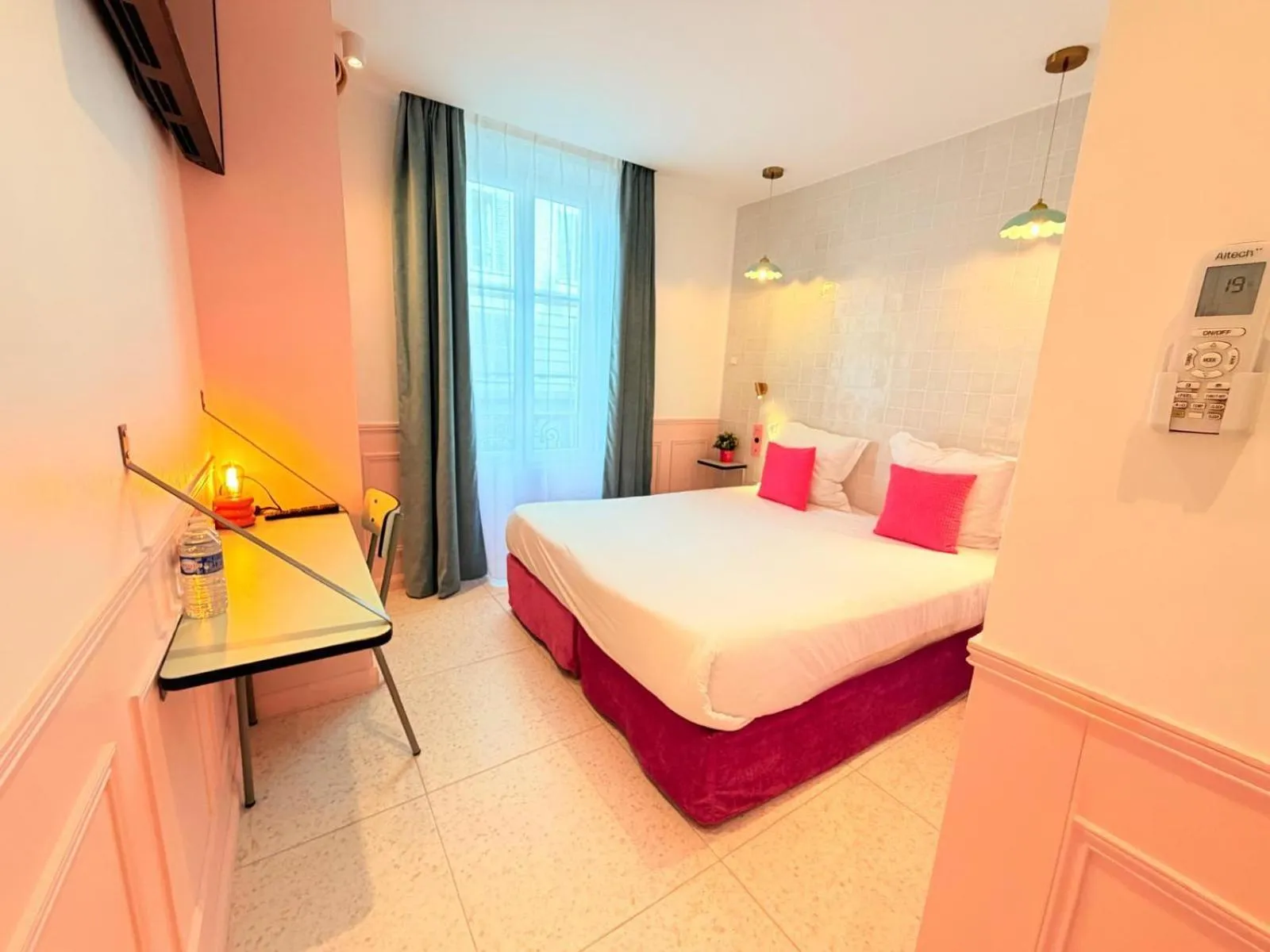 Other, Bed in Hotel La Petite Rosa