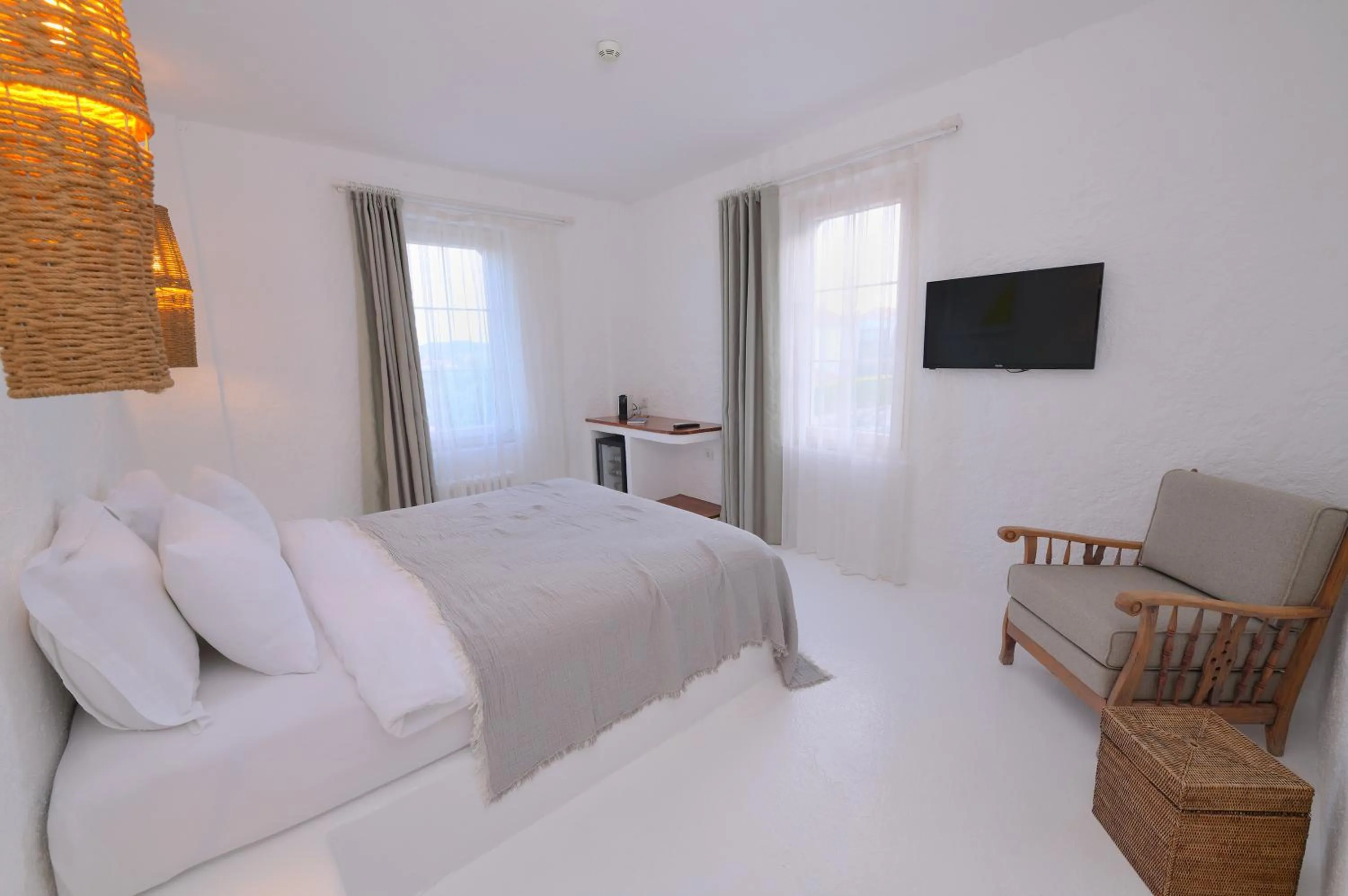 Photo of the whole room, Bed in Peremere Alacati Otel