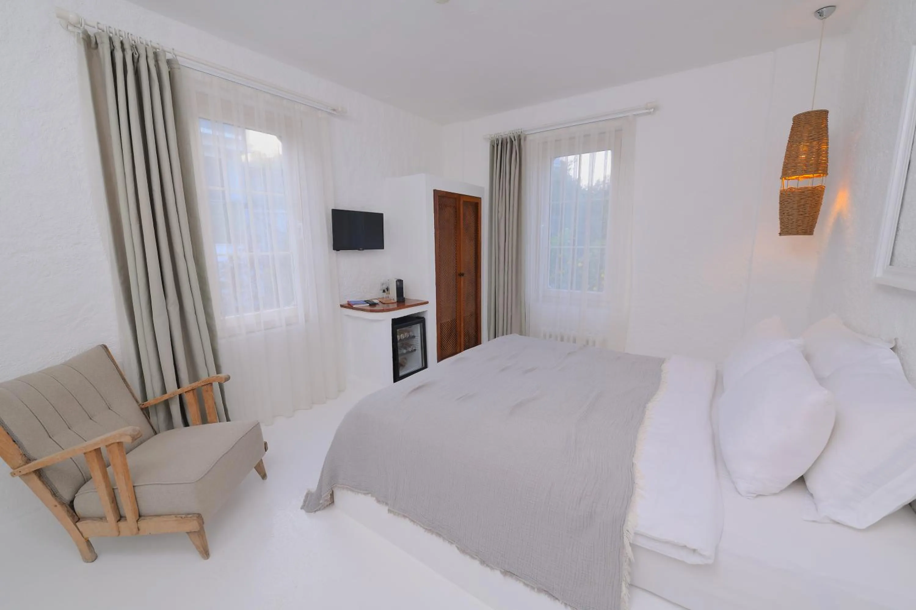 Photo of the whole room, Bed in Peremere Alacati Otel