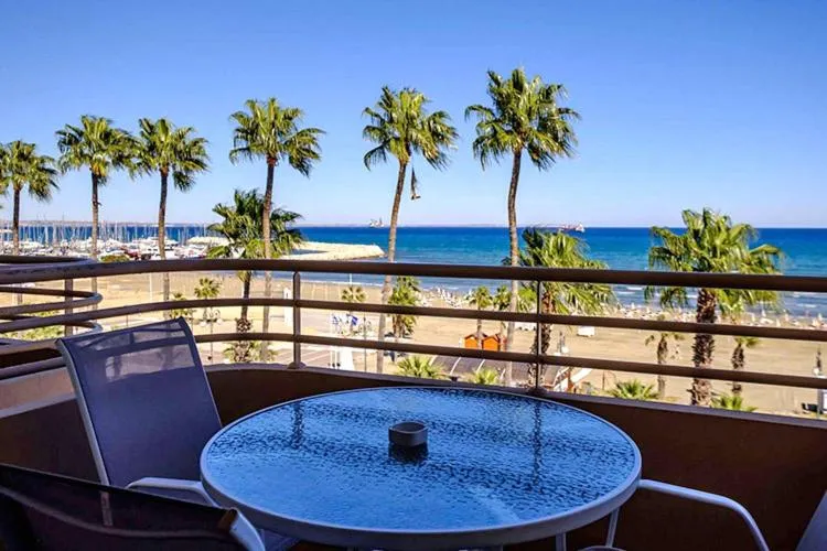 Les Palmiers Beach Boutique Hotel & Luxury Apartments