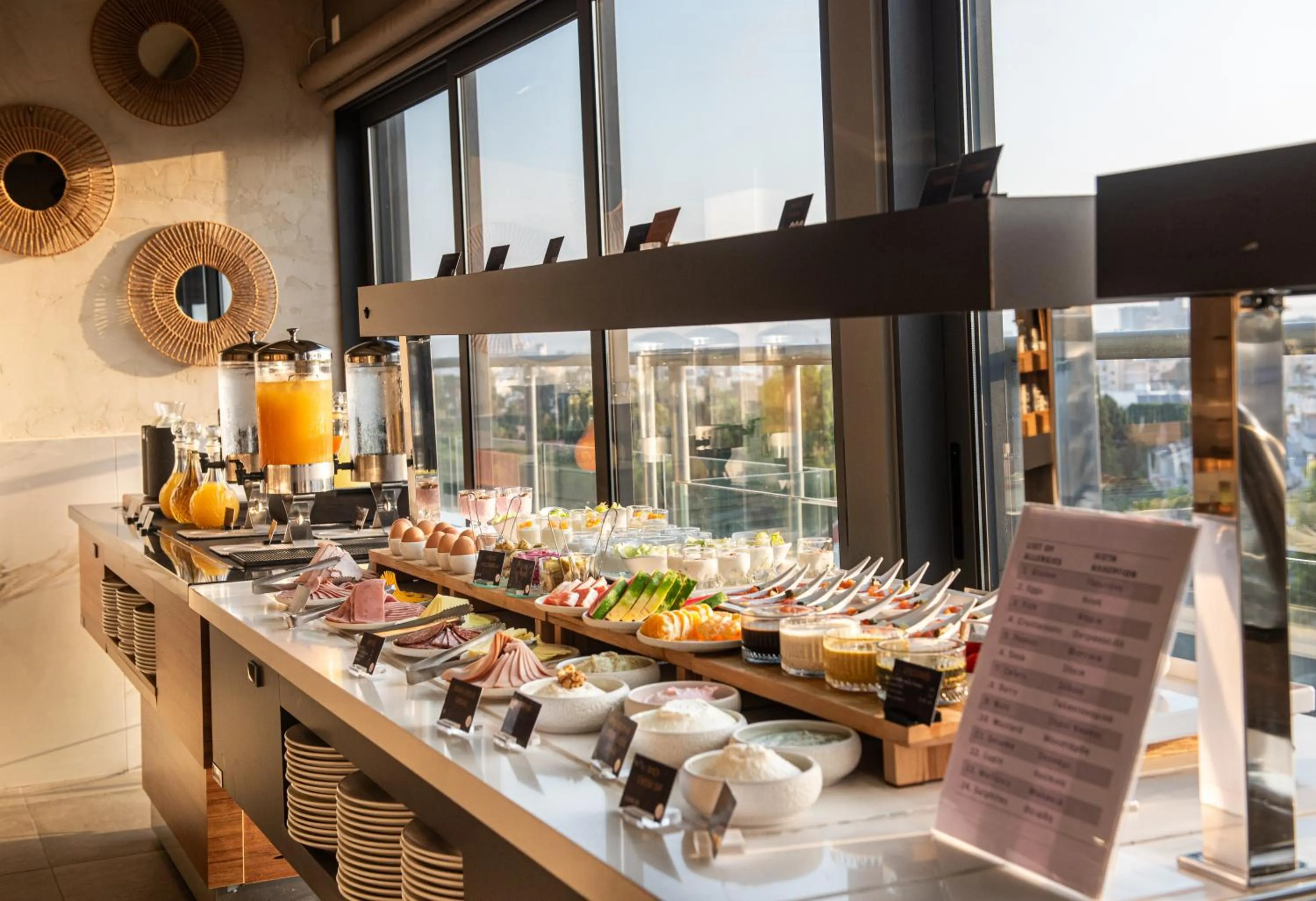 Breakfast in Rise Urban Art Hotel