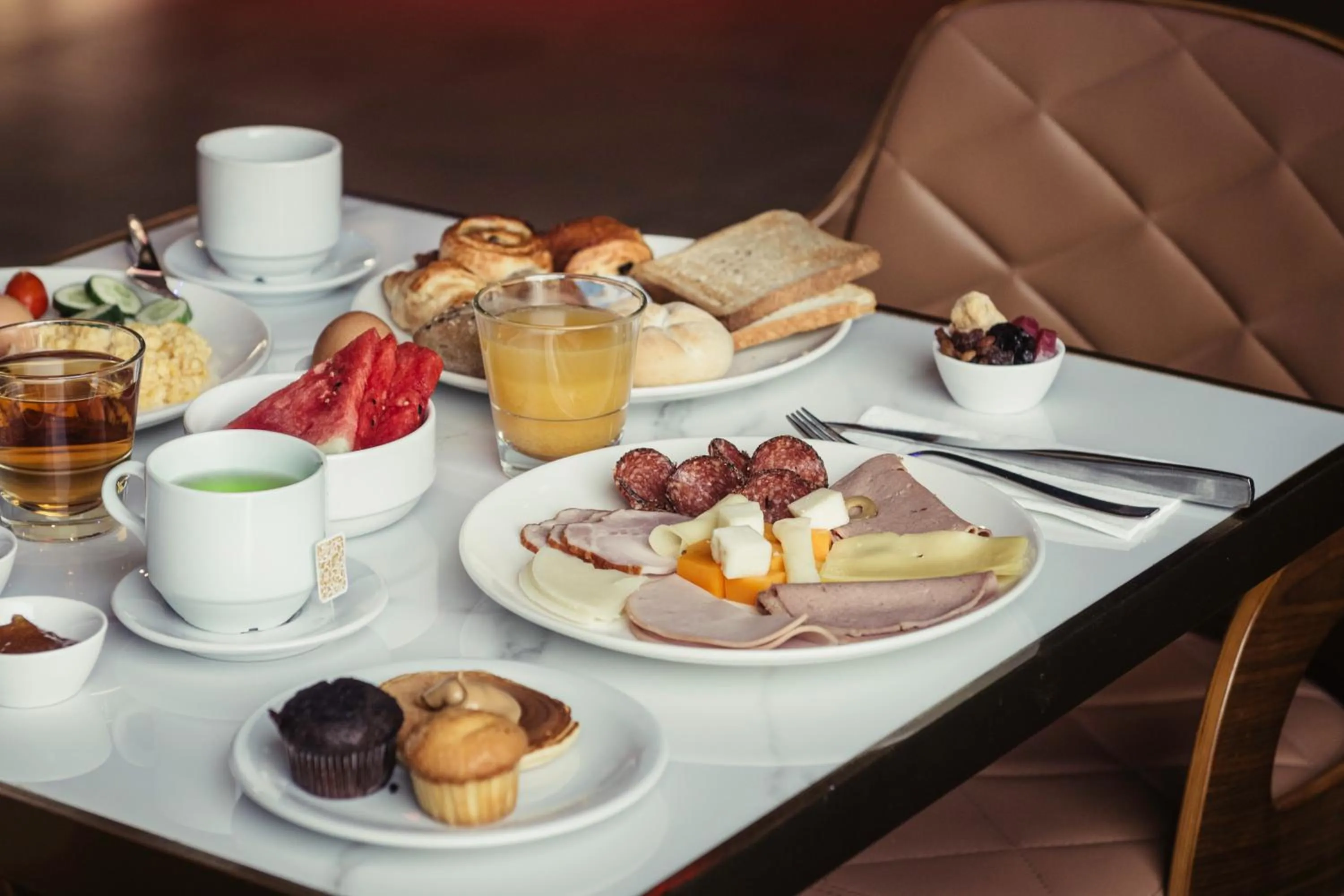 Food and drinks in Rise Urban Art Hotel