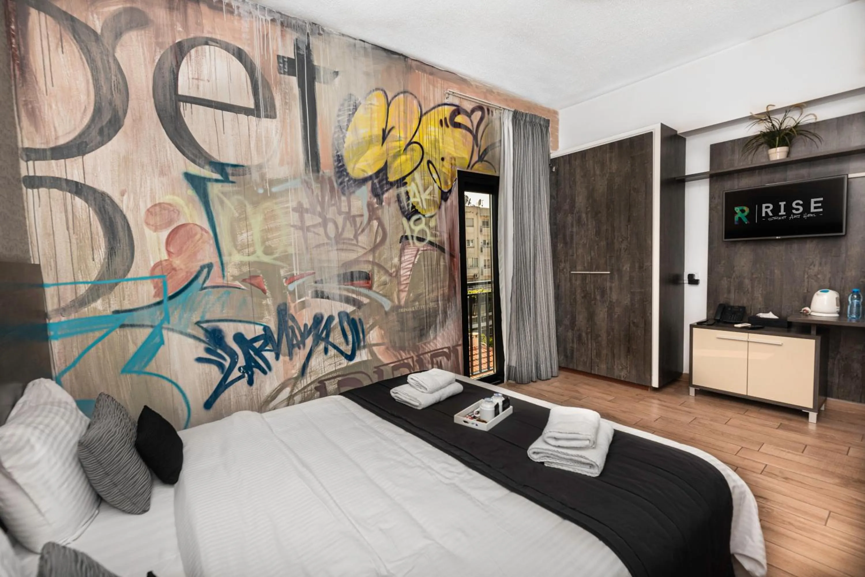 Bed in Rise Urban Art Hotel