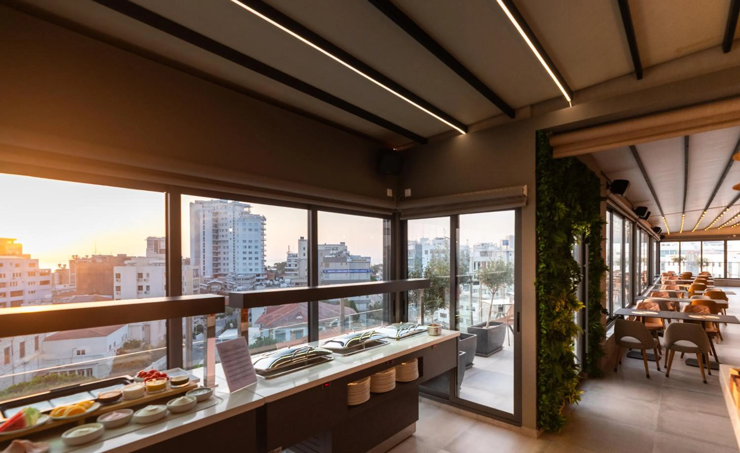 Breakfast in Rise Urban Art Hotel