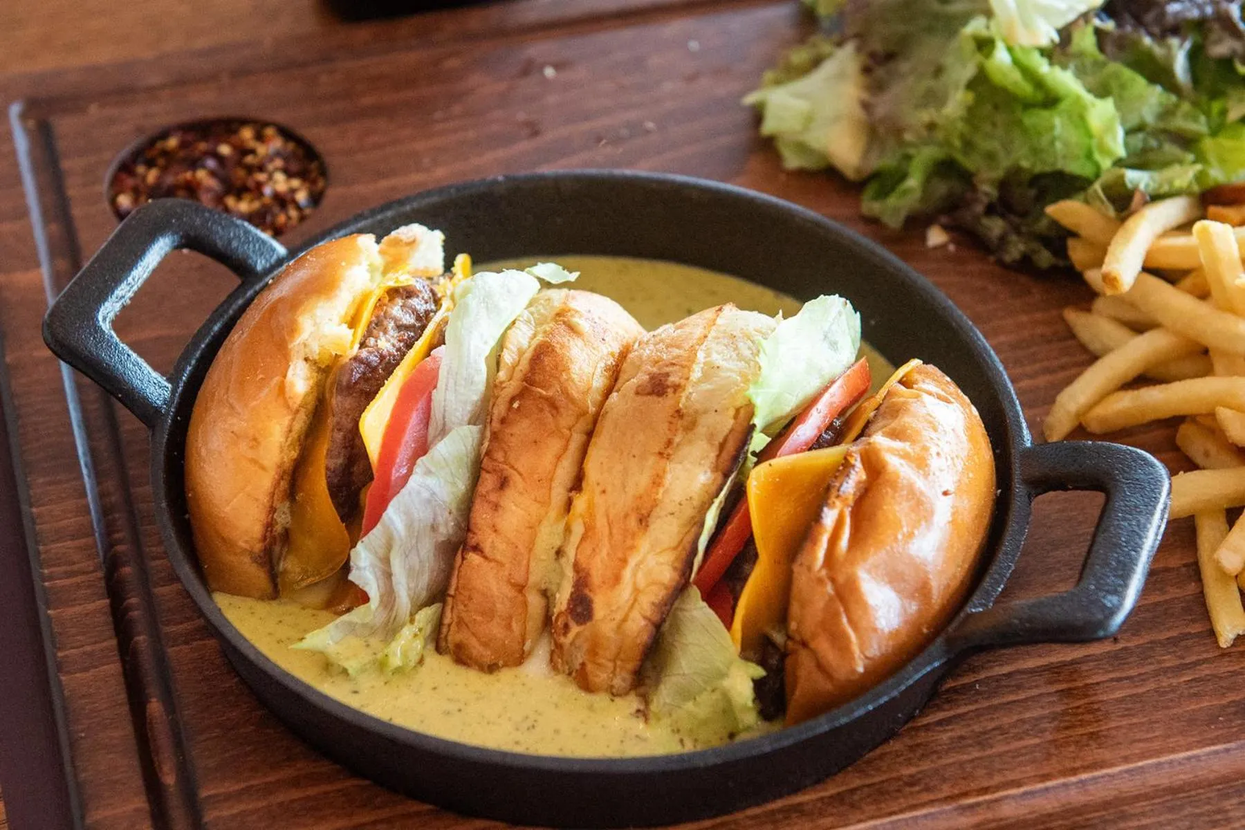 Restaurant/places to eat in Rise Urban Art Hotel