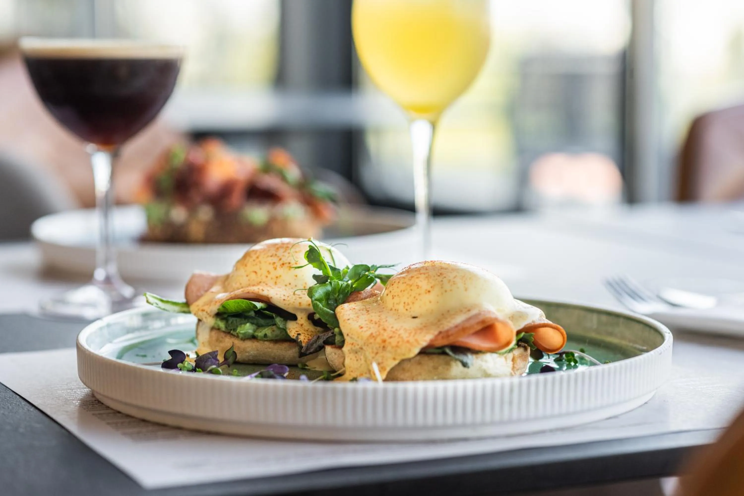 Restaurant/places to eat in Rise Urban Art Hotel