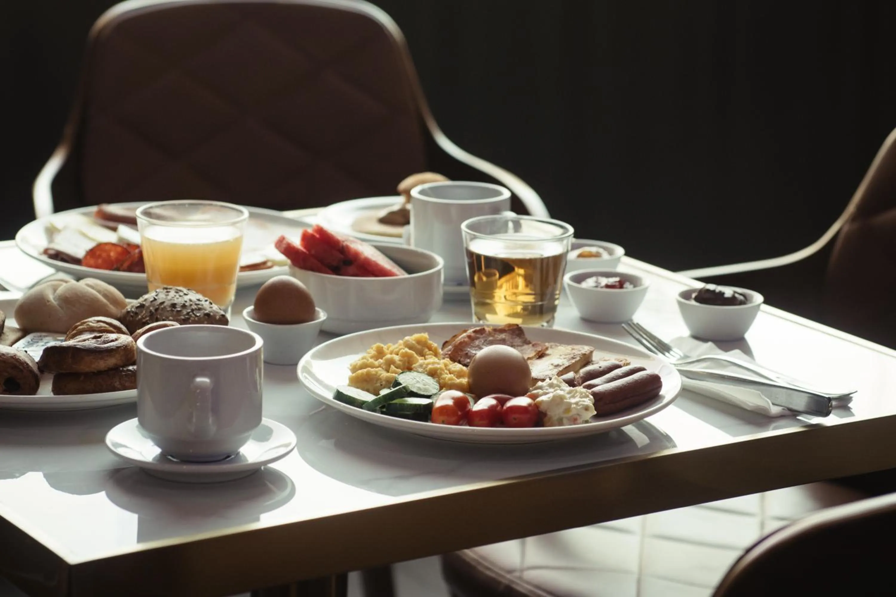 Food and drinks in Rise Urban Art Hotel