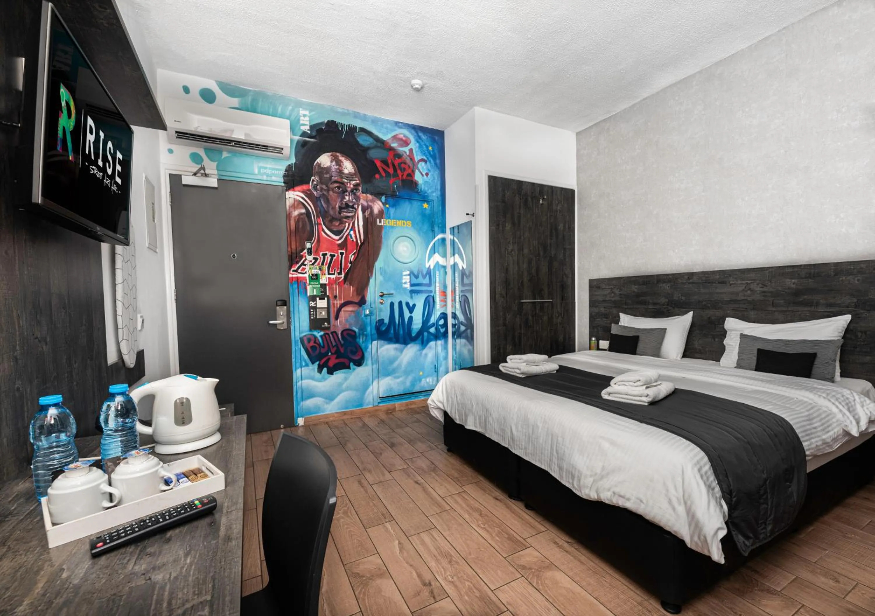 Bed in Rise Urban Art Hotel