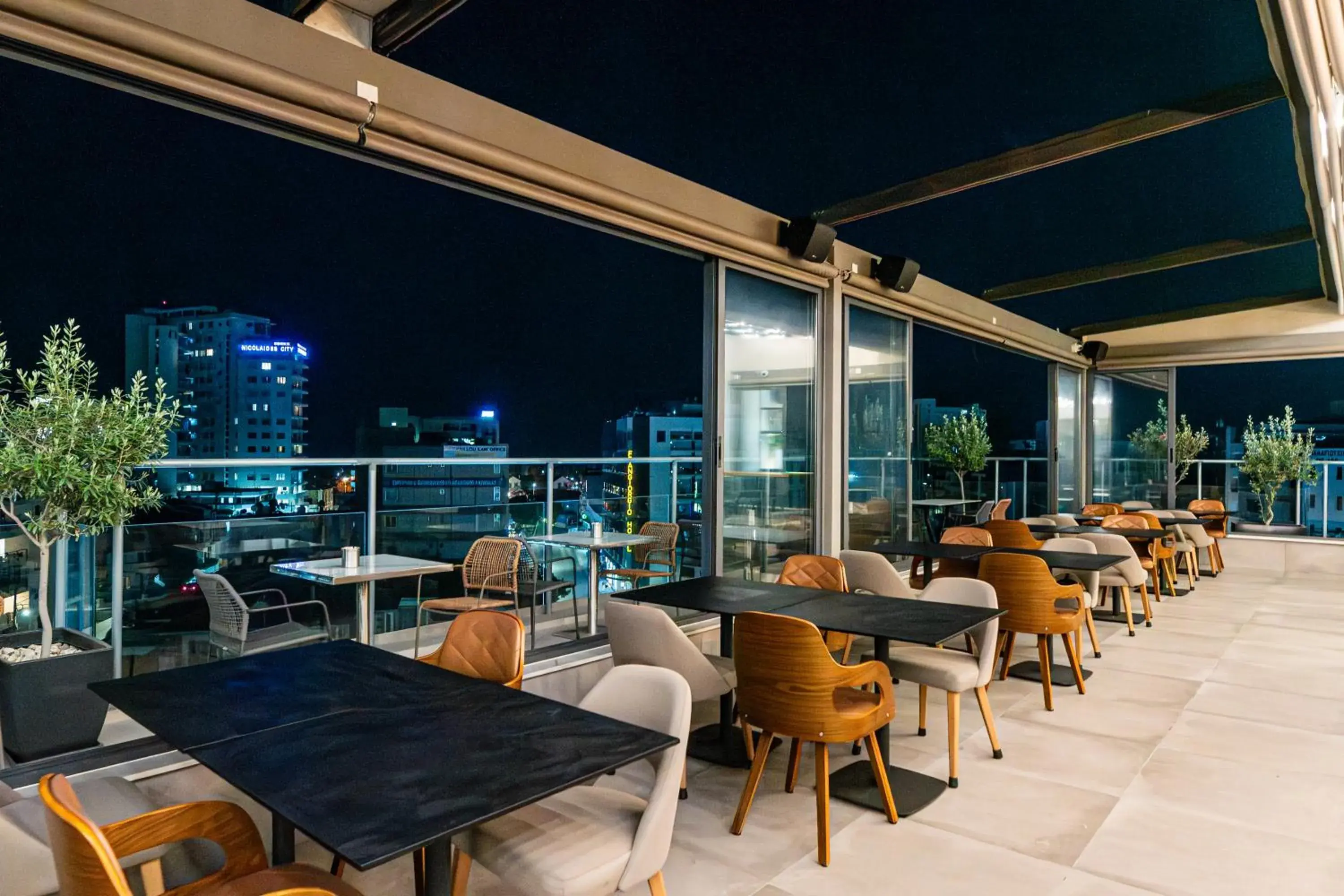 Restaurant/places to eat in Rise Urban Art Hotel Restaurant/places to eat in Rise Urban Art Hotel