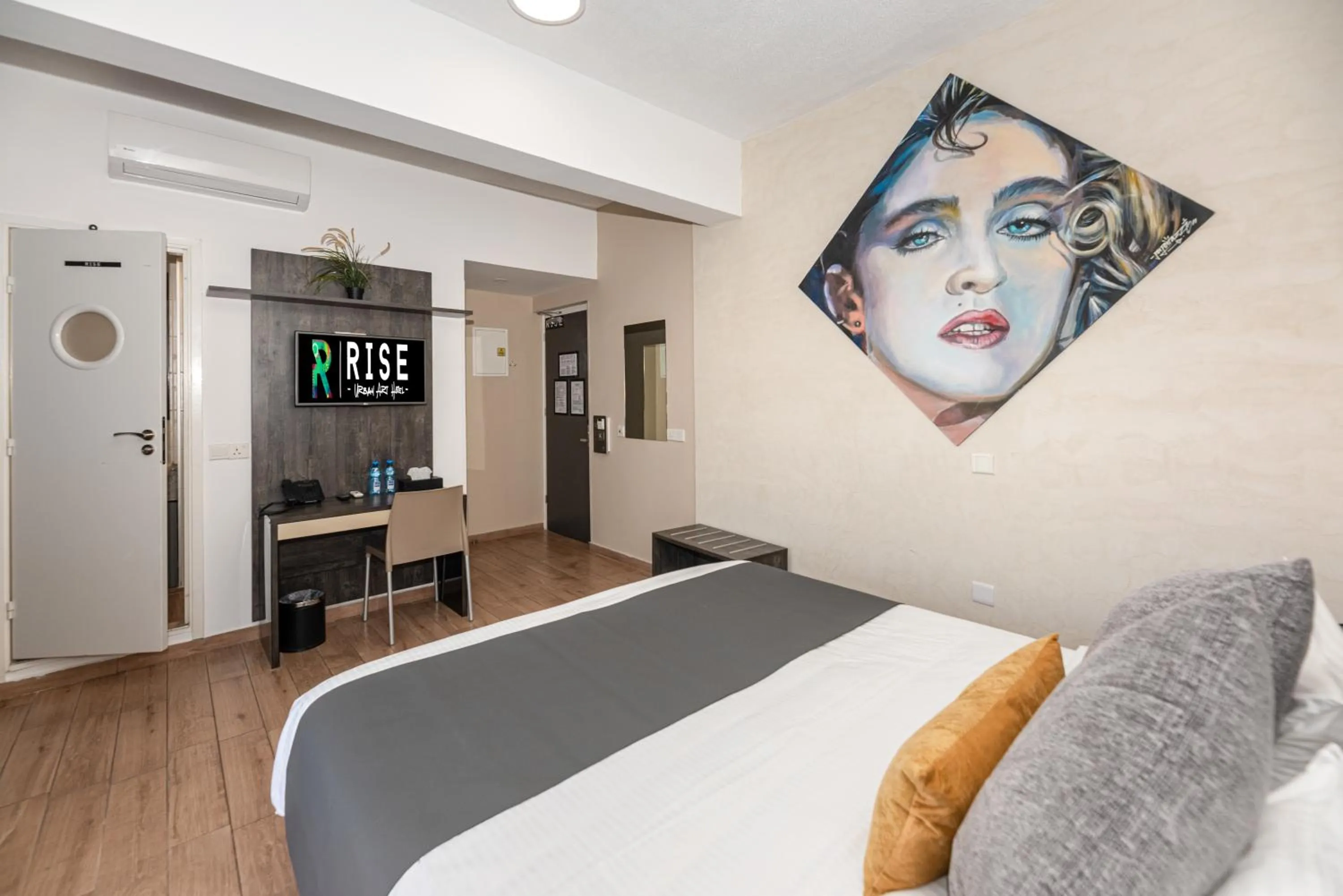 Bedroom, Bed in Rise Urban Art Hotel