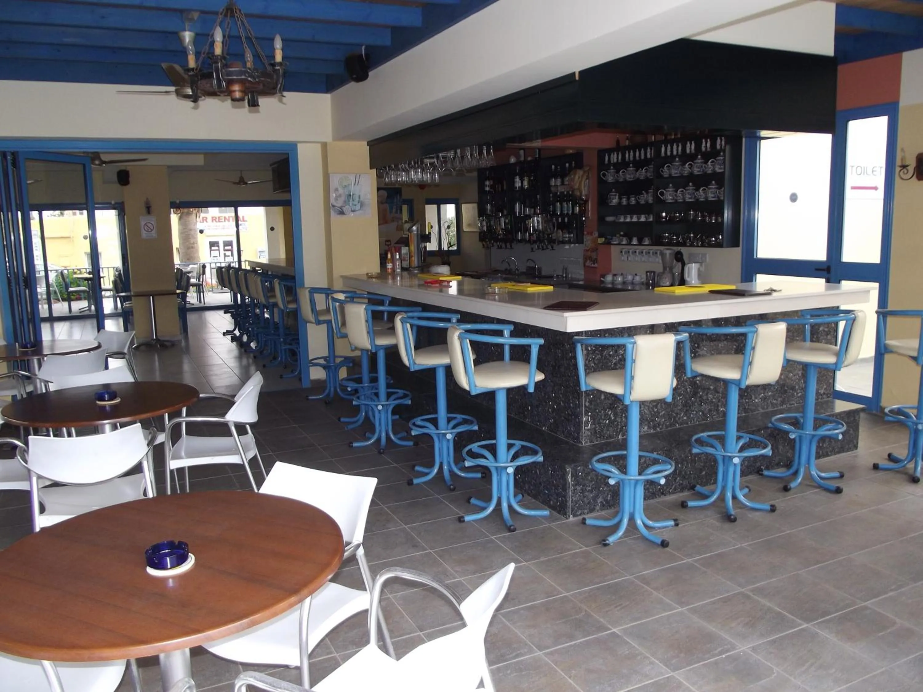 Lounge or bar in Kefalonitis Hotel Apartments