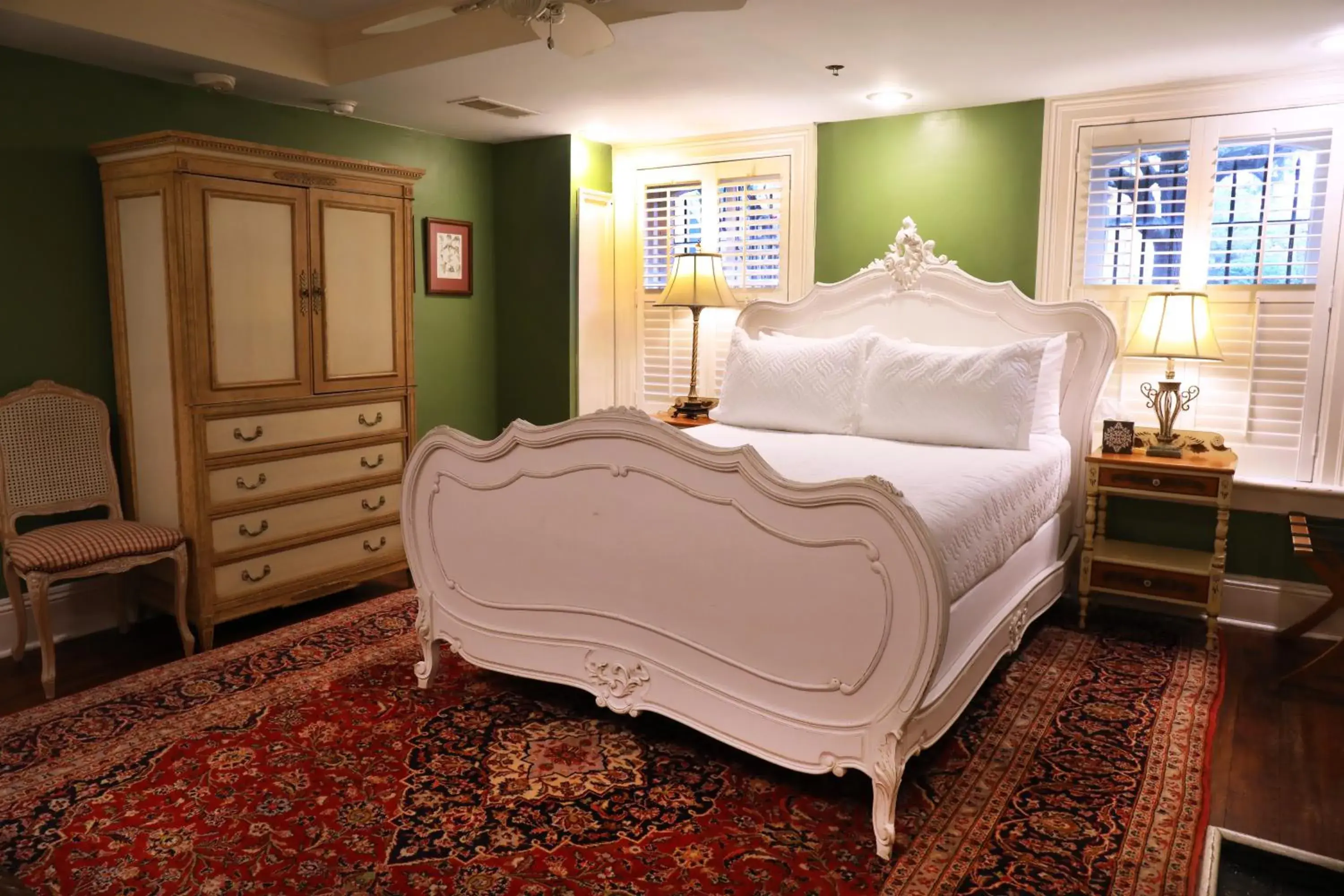 Bed in Justine Inn Savannah Bed in Justine Inn Savannah