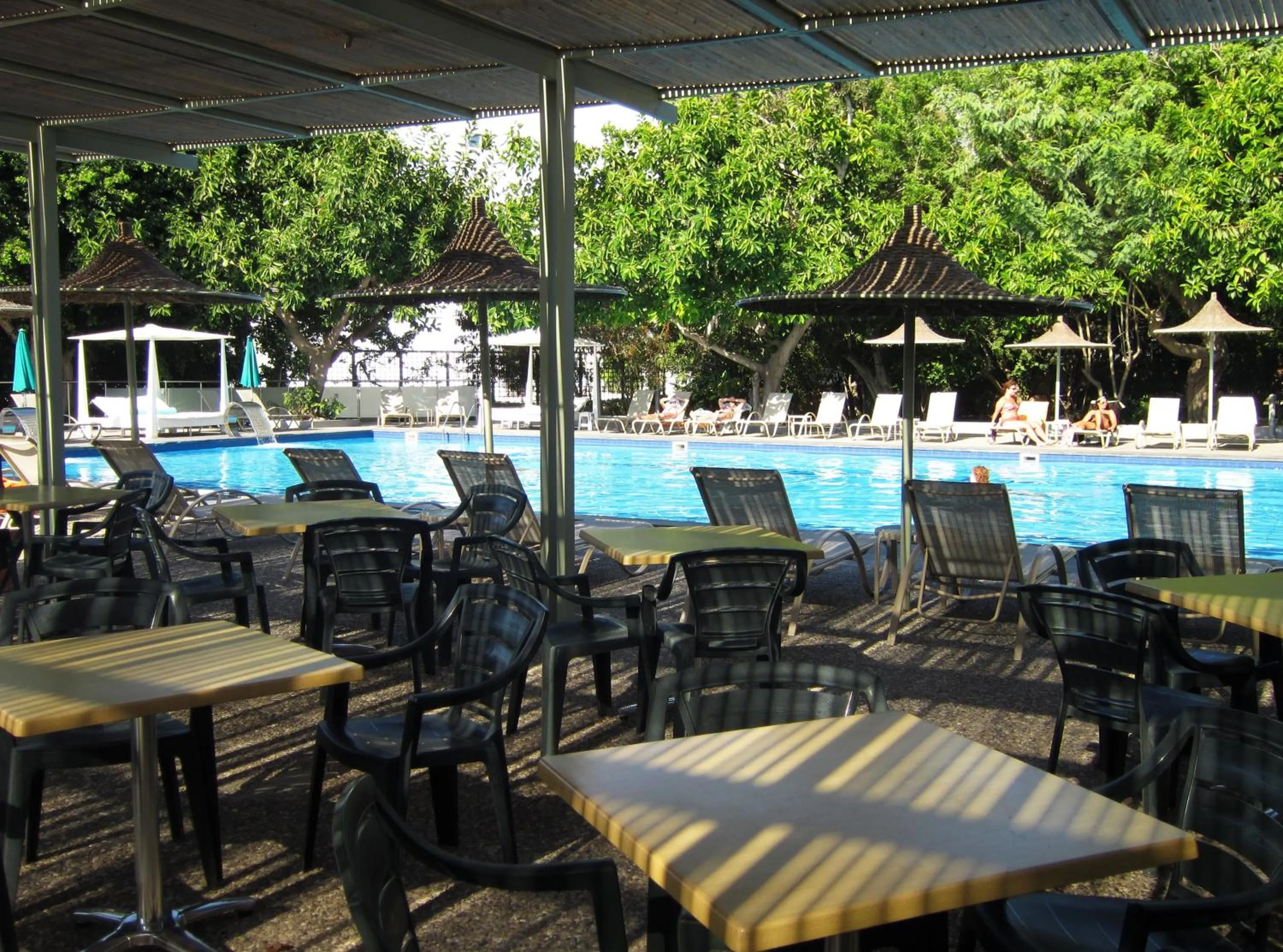 Restaurant/places to eat in Marina Hotel