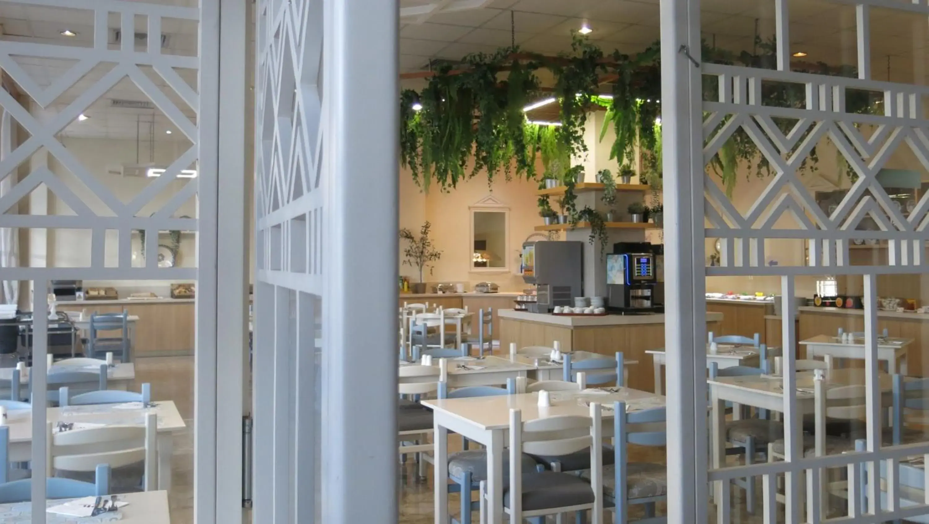 Restaurant/places to eat in Marina Hotel Restaurant/places to eat in Marina Hotel