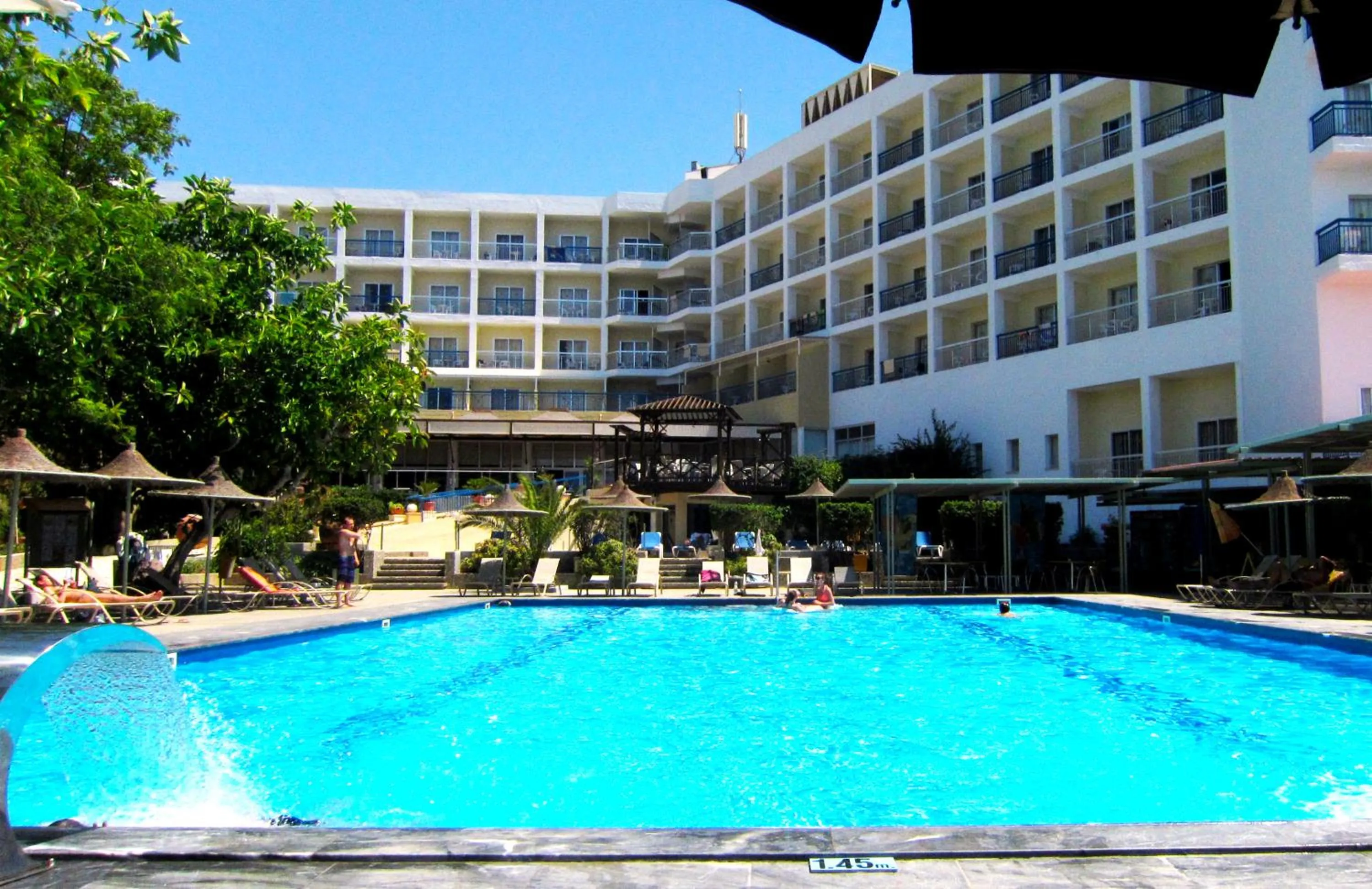 Swimming pool in Marina Hotel