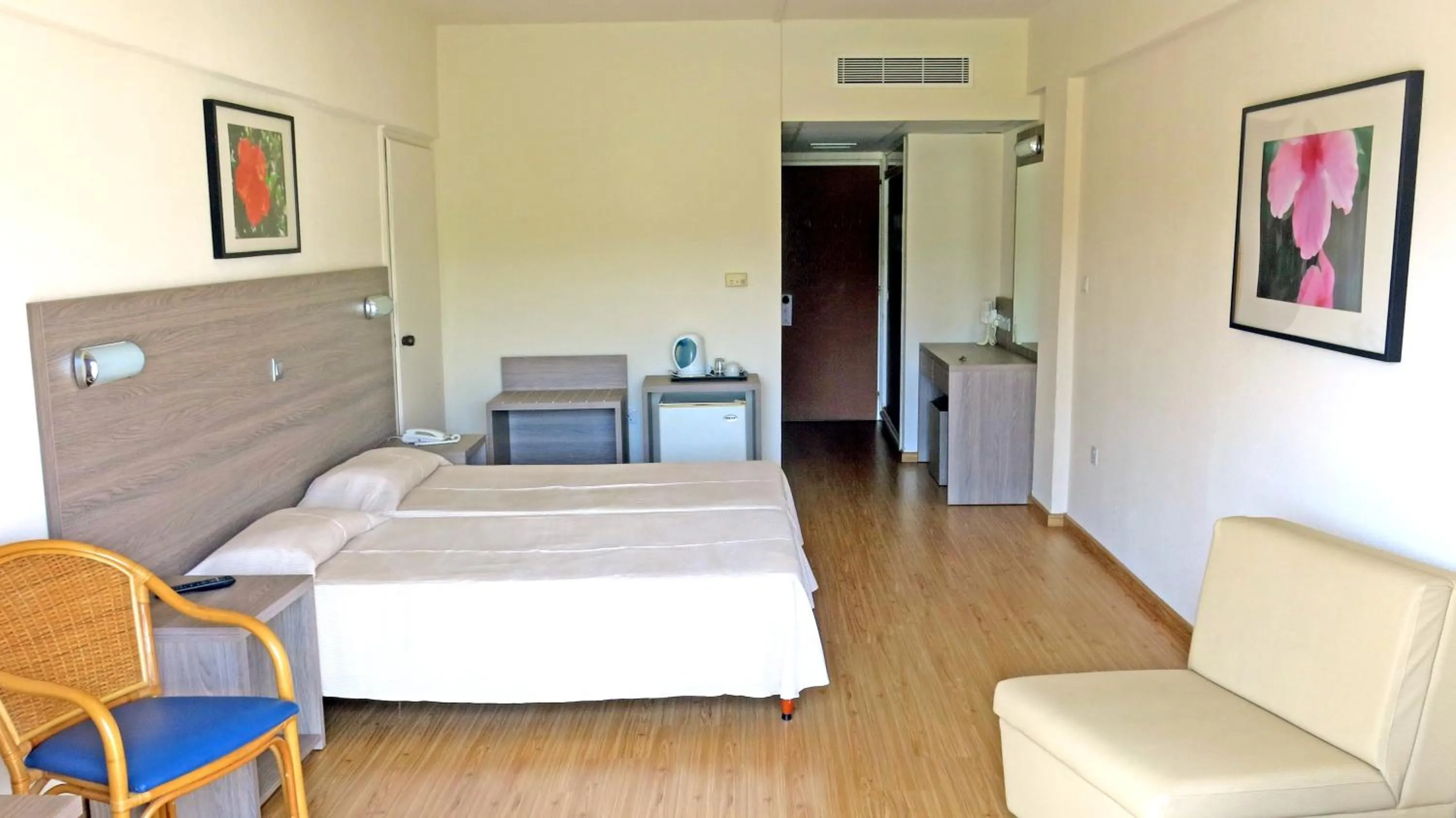 Bedroom, Bed in Marina Hotel