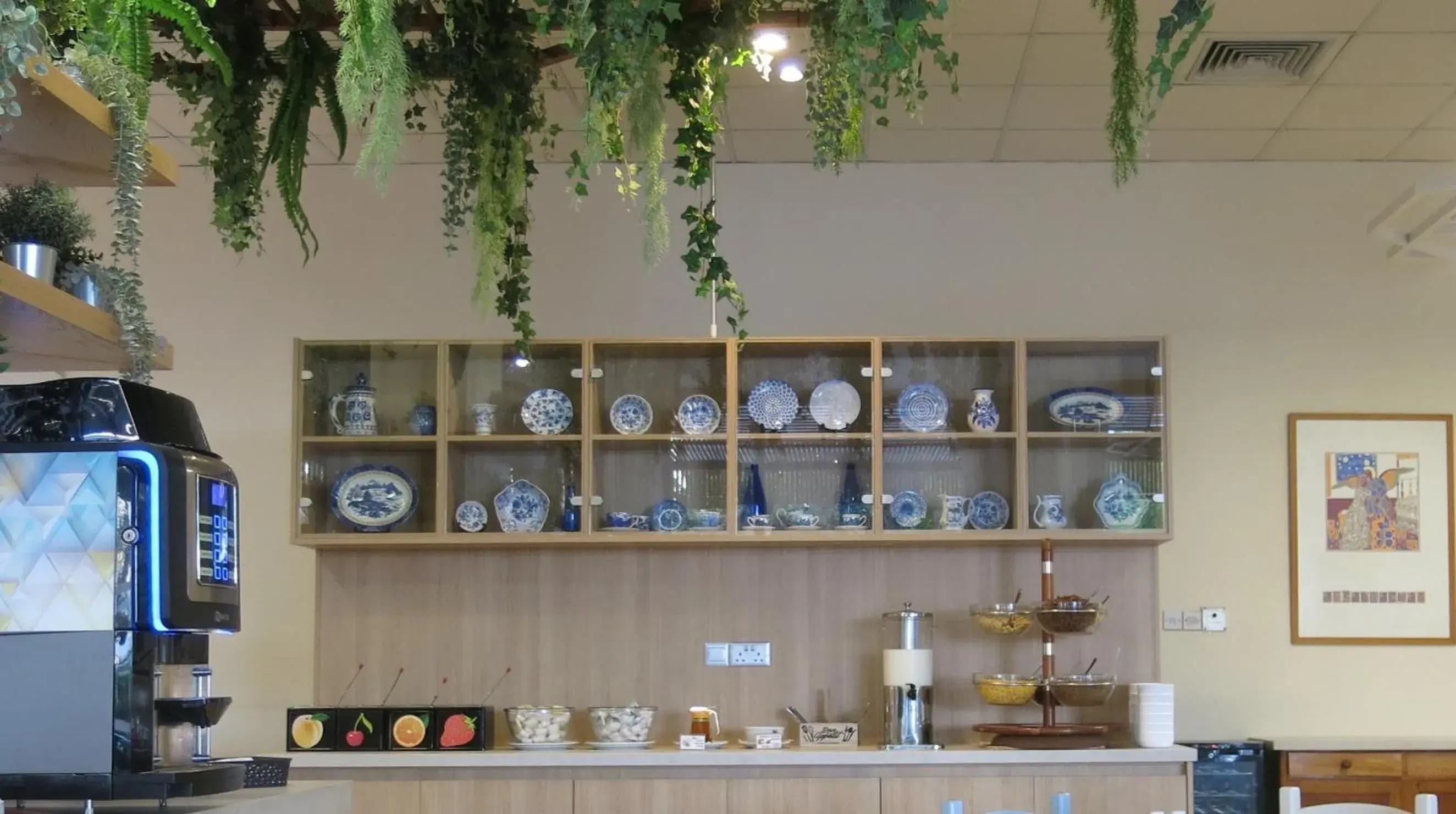 Restaurant/places to eat in Marina Hotel Restaurant/places to eat in Marina Hotel