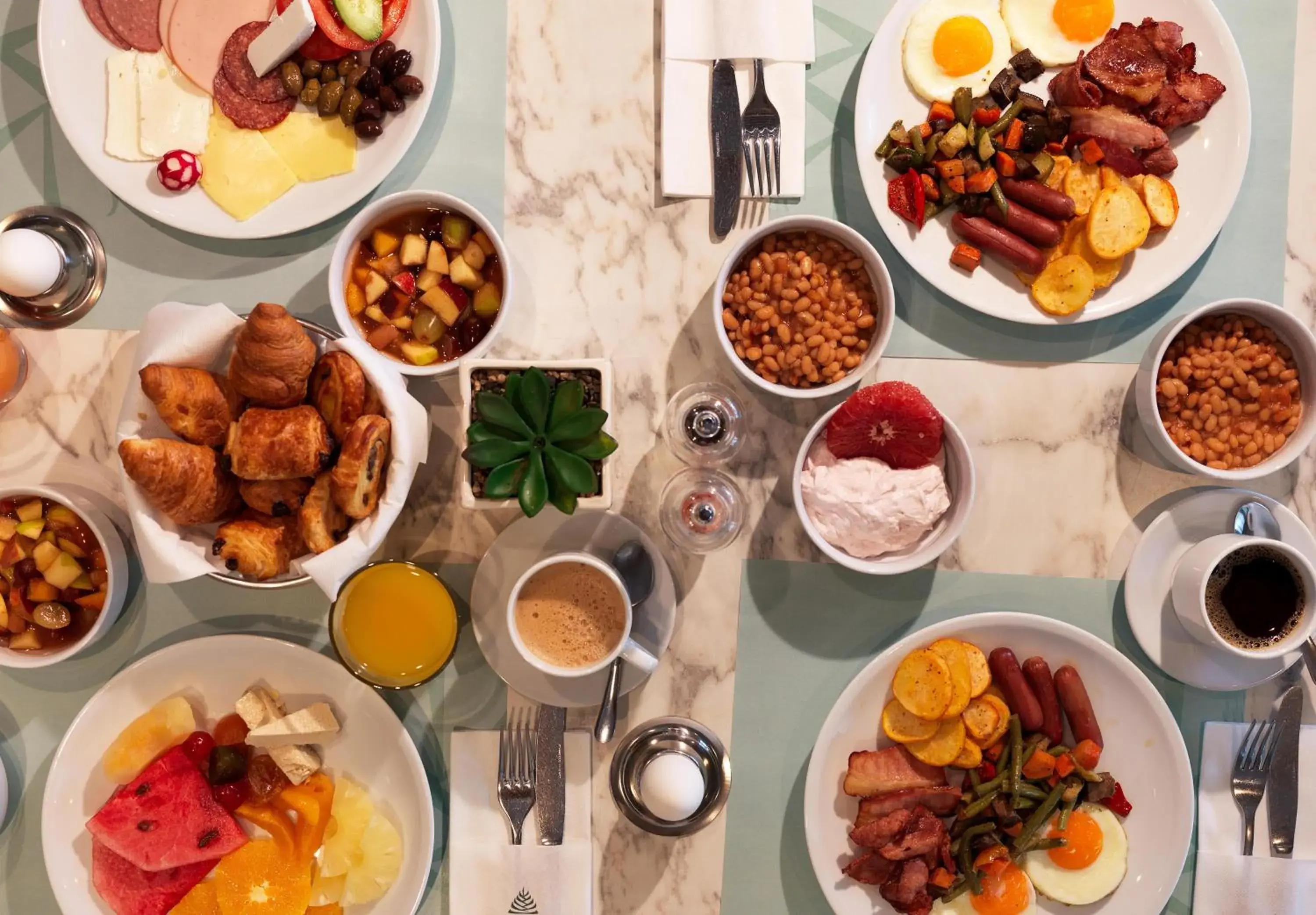 Restaurant/places to eat in Pefkos City Hotel Restaurant/places to eat in Pefkos City Hotel