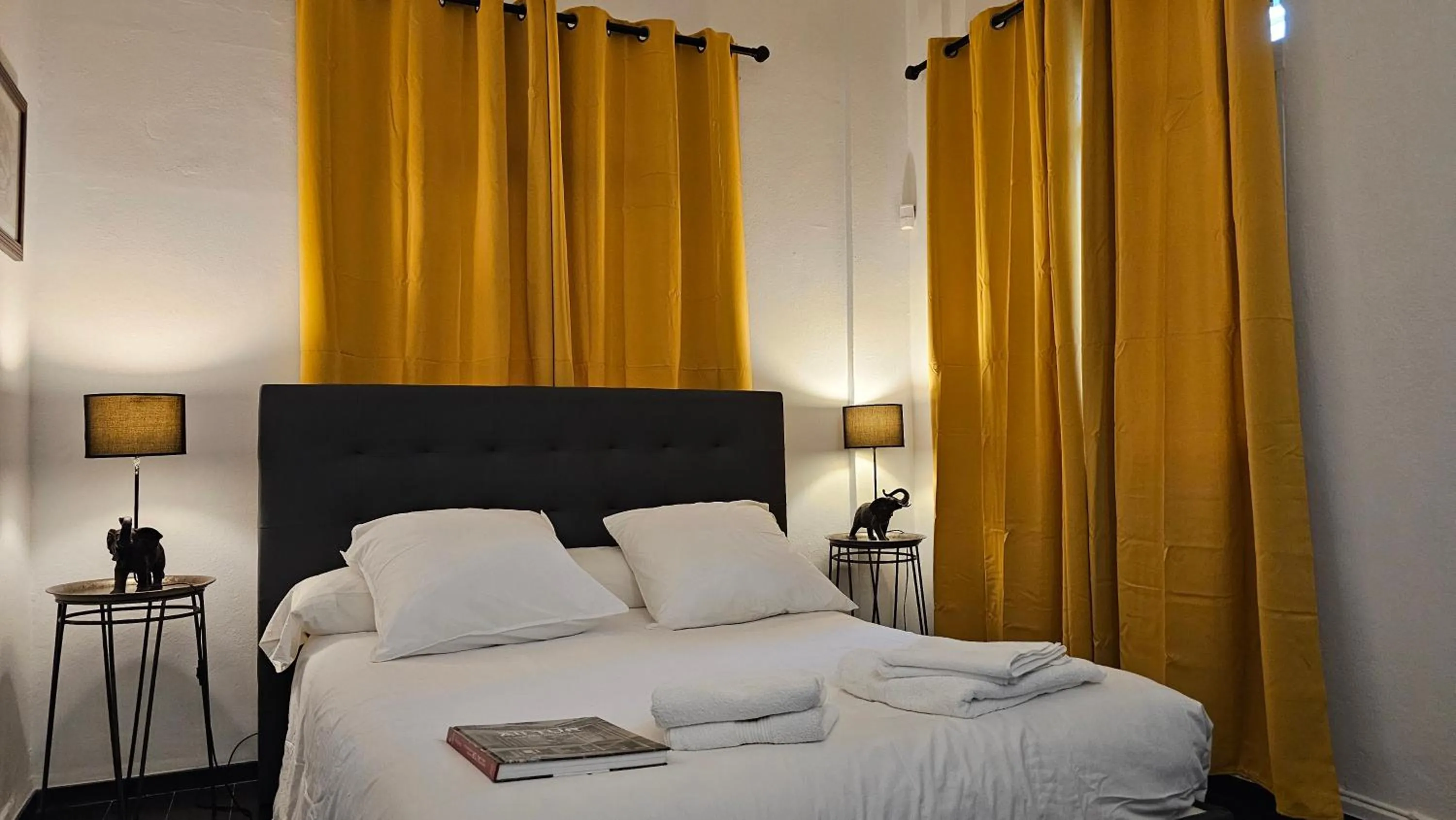 Bedroom, Bed in Habitation Villa Les Cassias