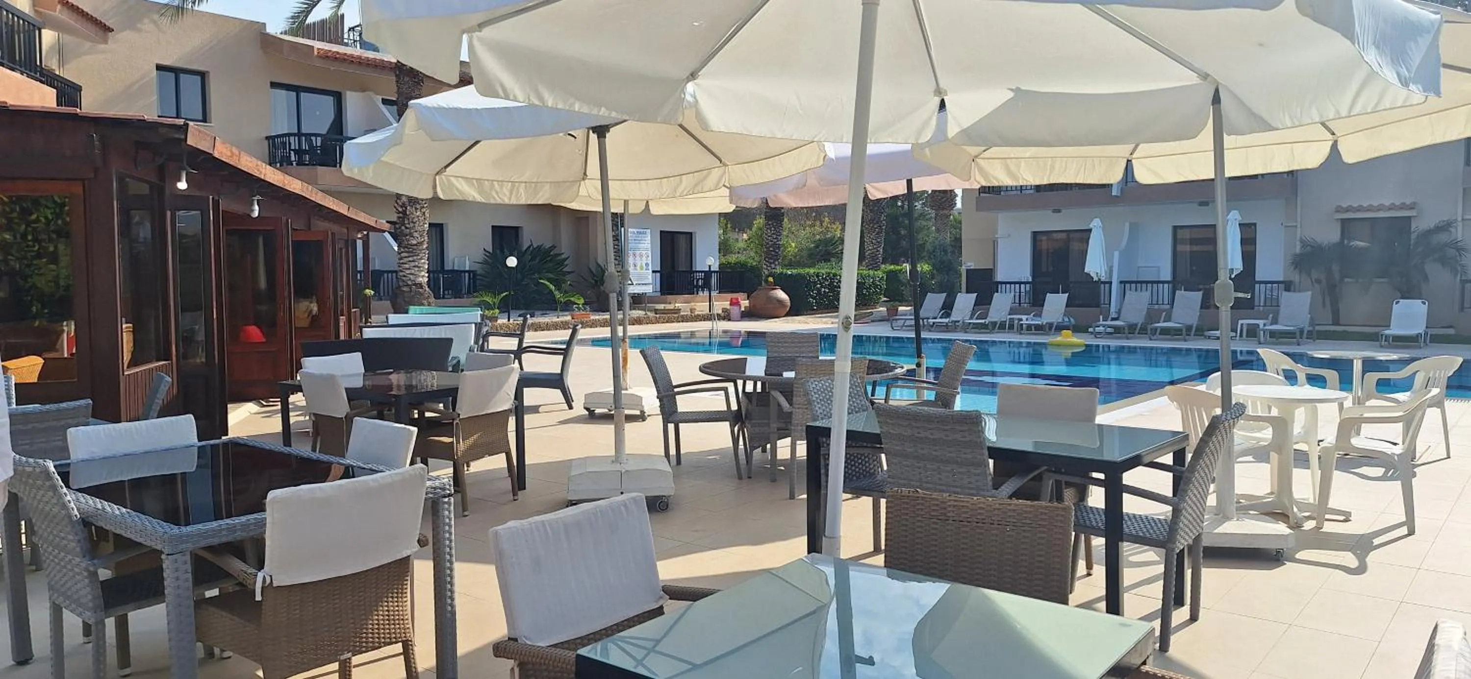 Restaurant/places to eat in Anna Hotel Apartments