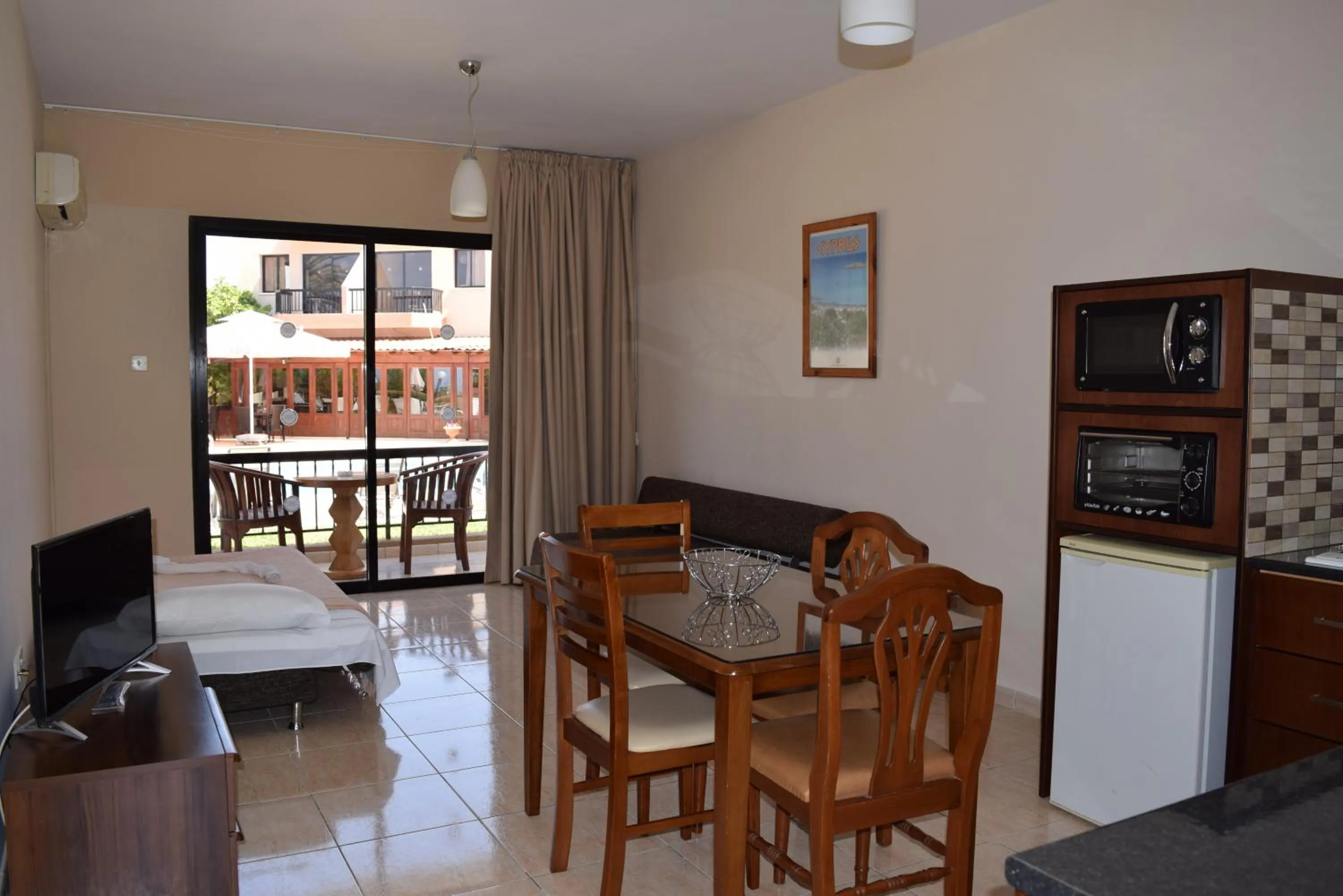 TV and multimedia in Anna Hotel Apartments