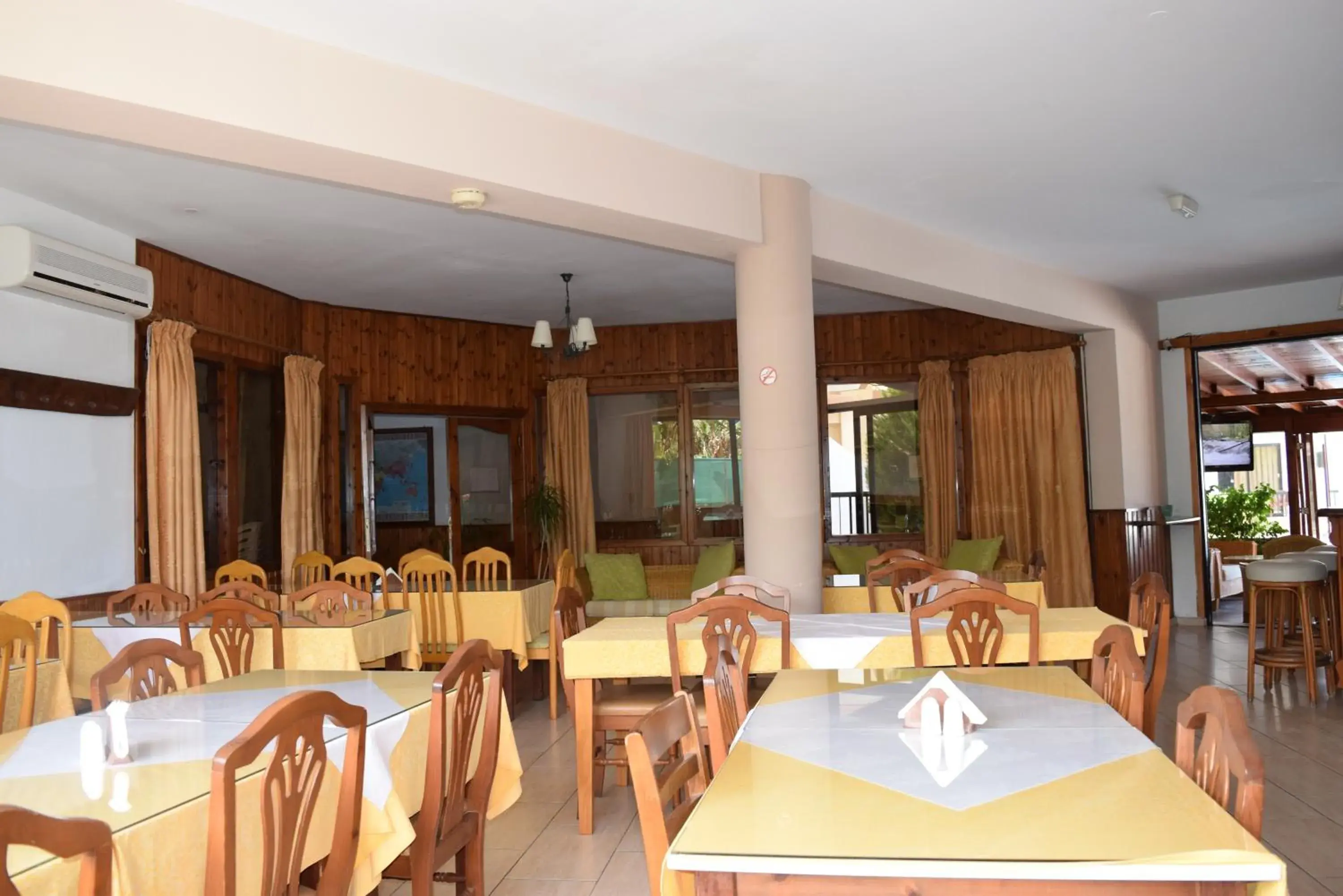 Restaurant/places to eat in Anna Hotel Apartments Restaurant/places to eat in Anna Hotel Apartments