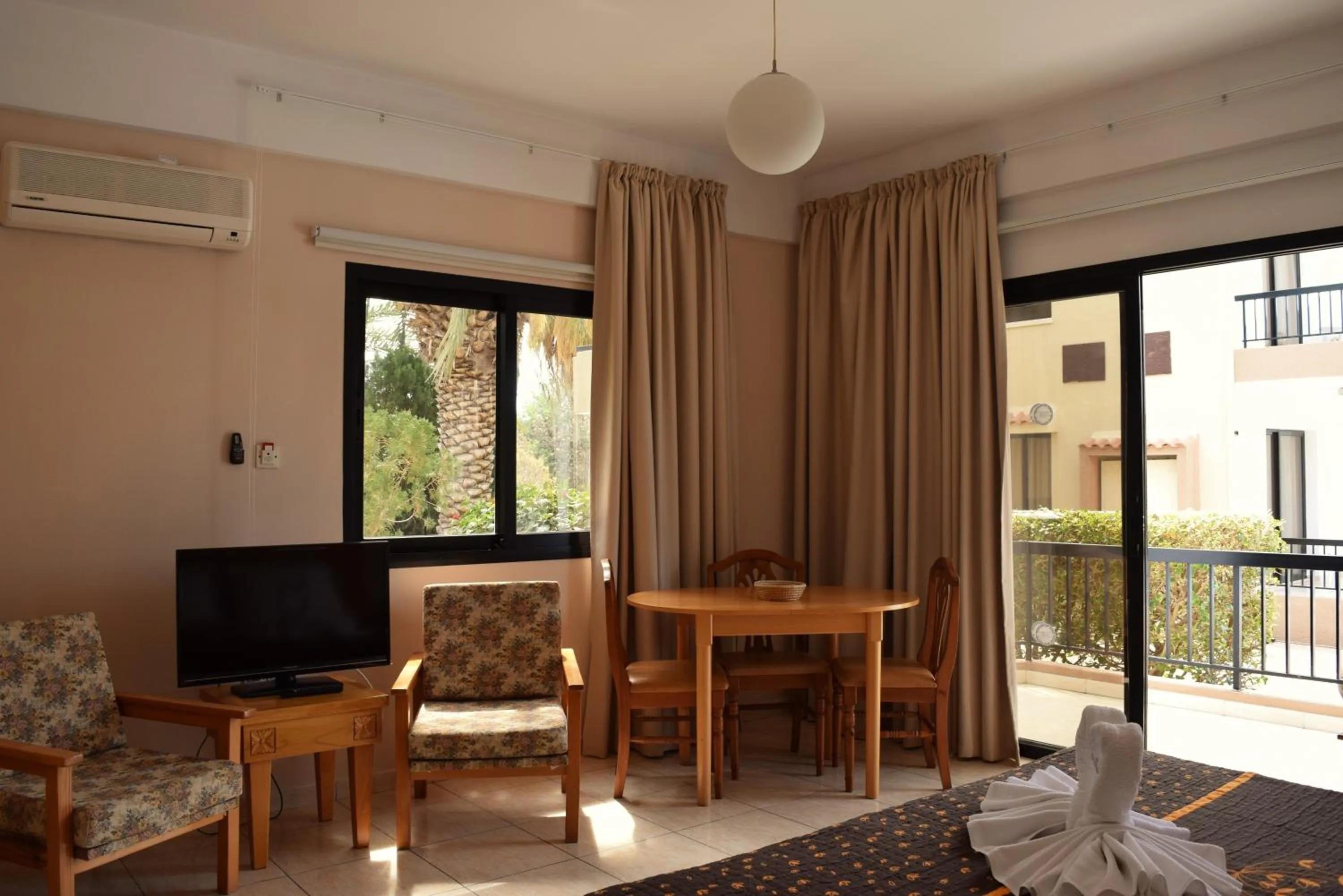 TV and multimedia in Anna Hotel Apartments