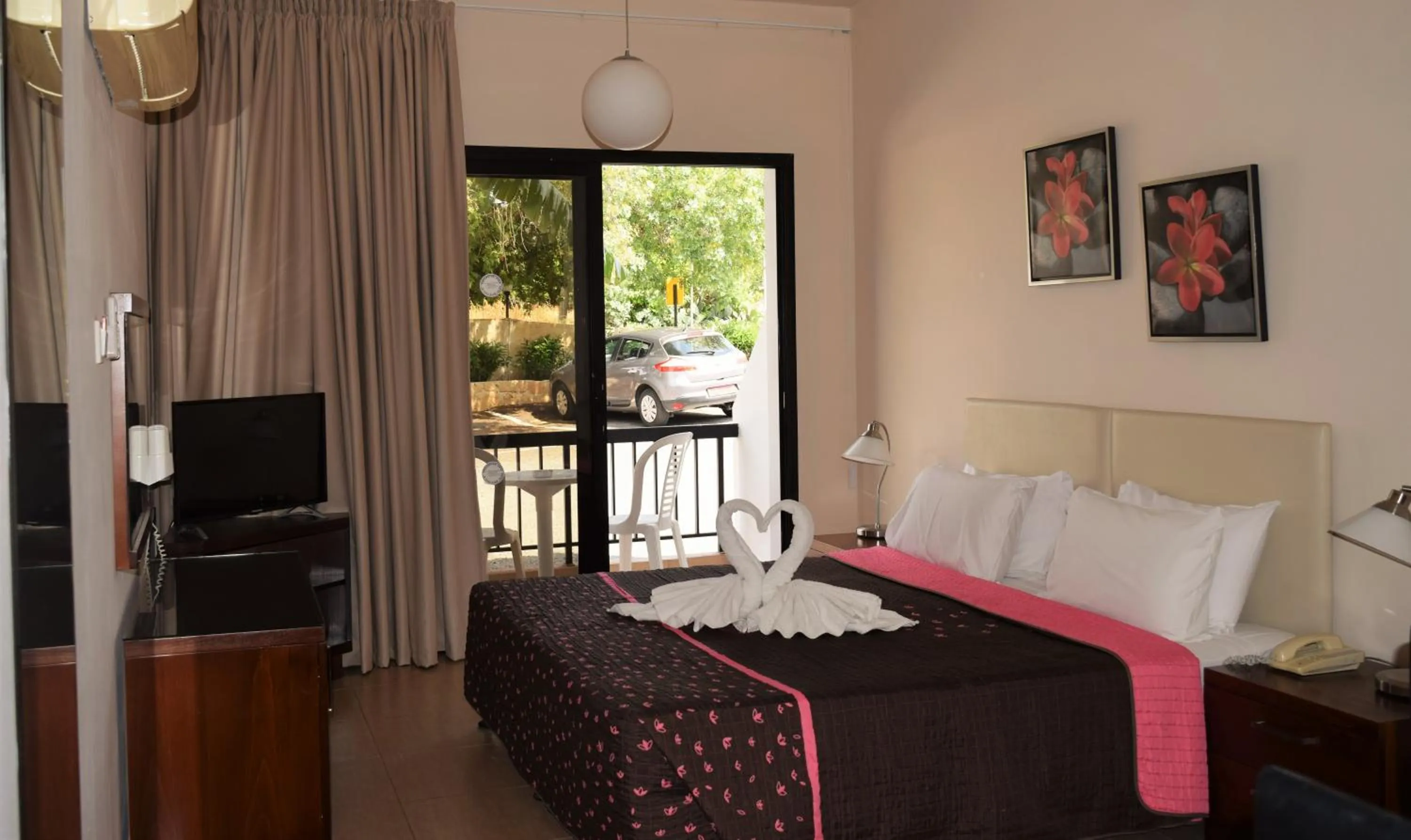 Living room, Bed in Anna Hotel Apartments