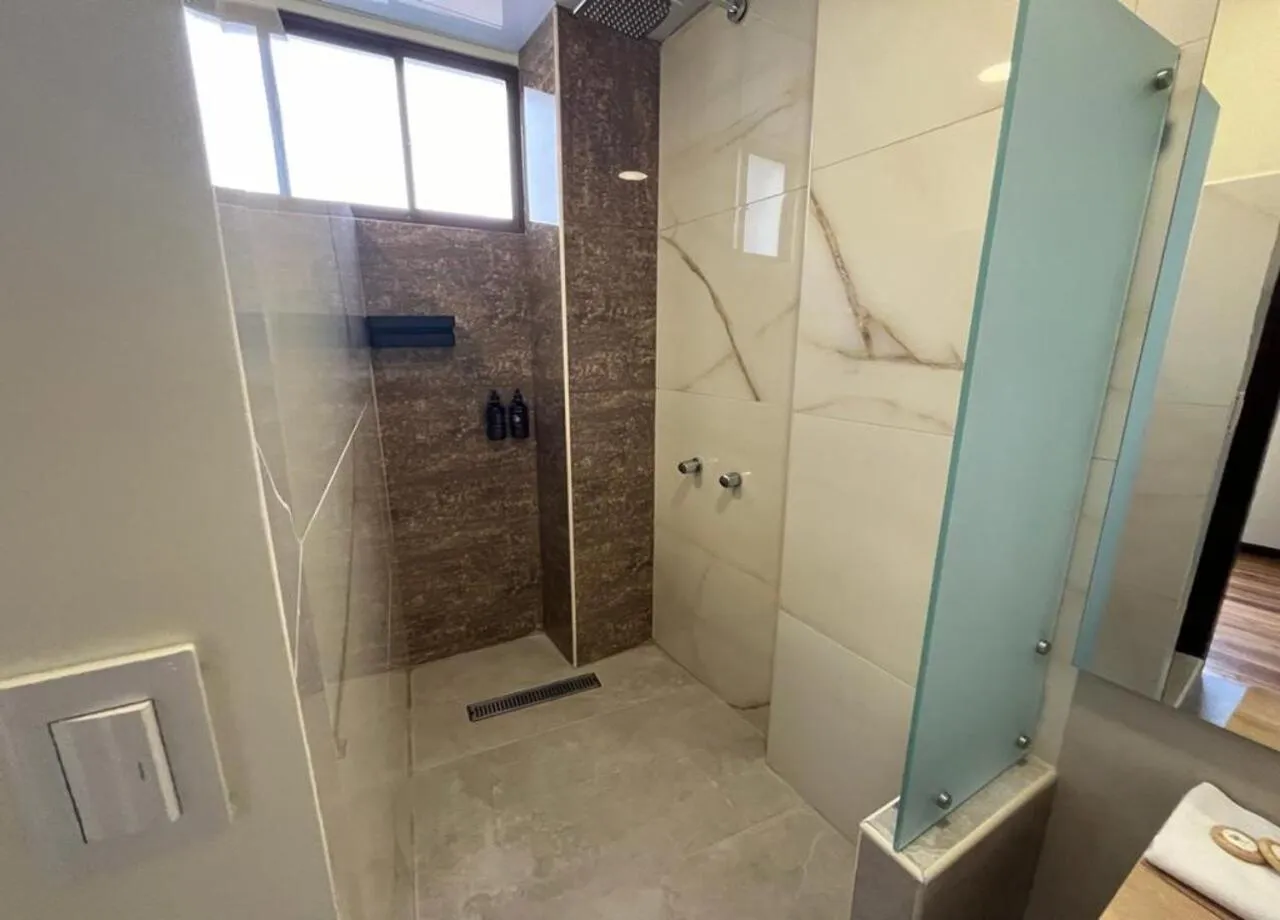 Shower in Friends Hotel & Rooftop - Historic Center & Museums