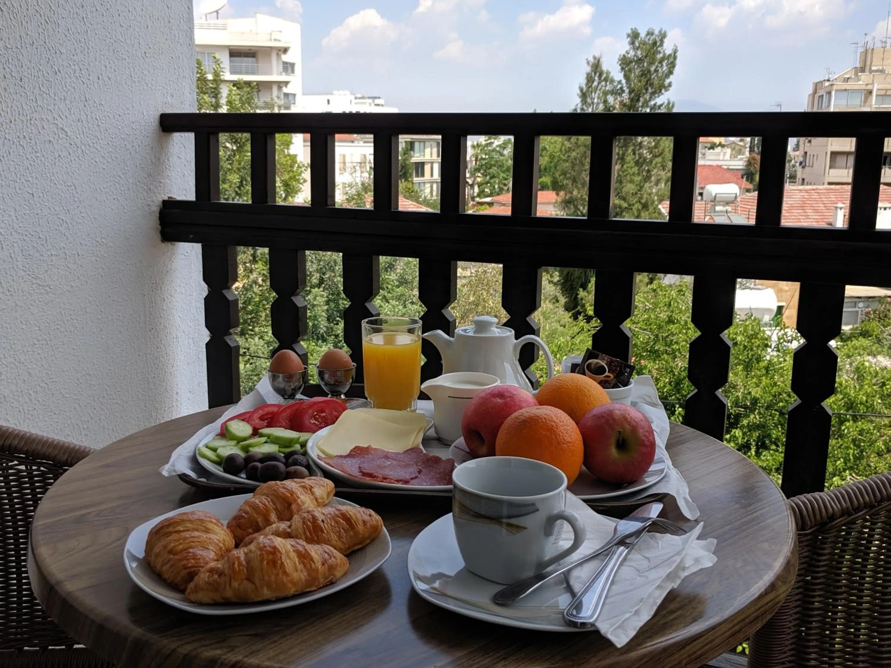 Food and drinks in Lordos Hotel Apartments Nicosia
