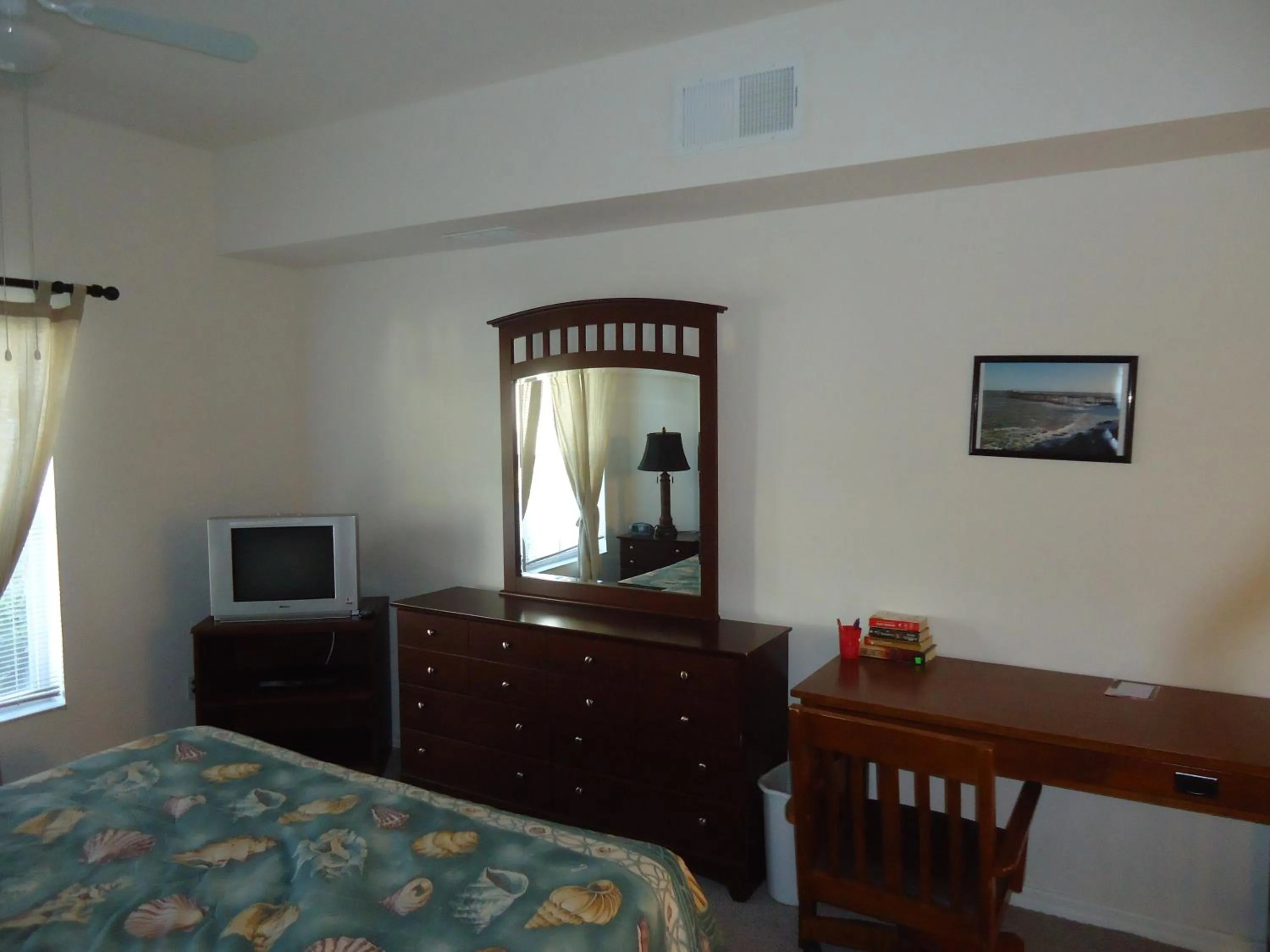 Bed in True Happiness, Housing Near Disney Word