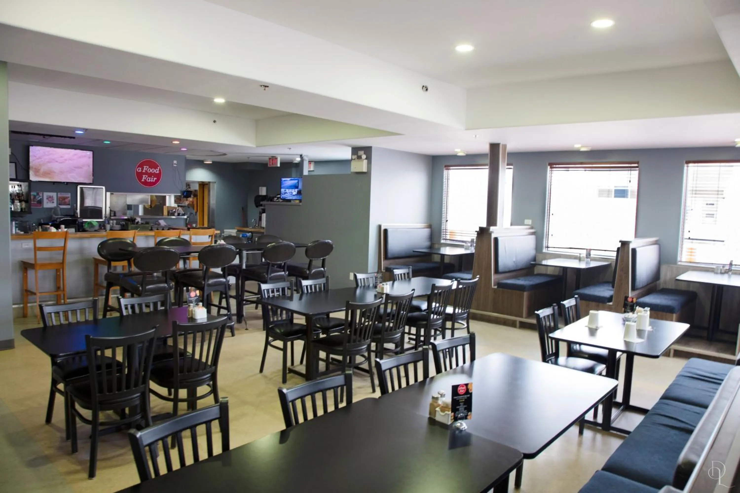 Restaurant/places to eat in All Stay Suites