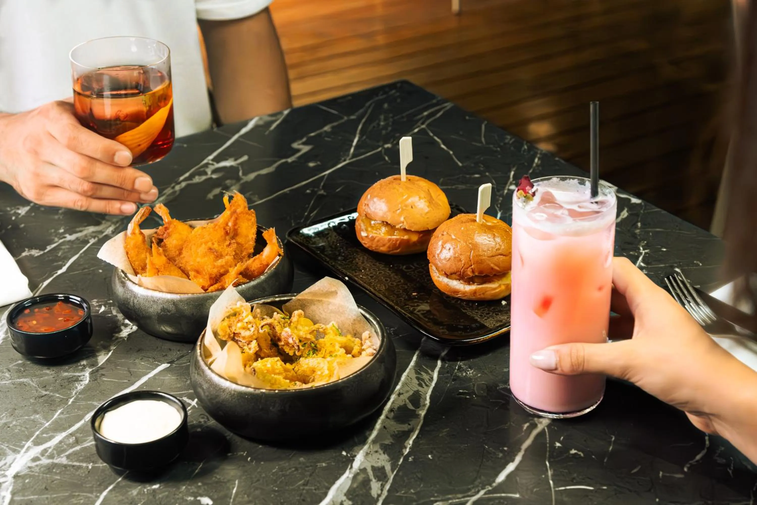 Restaurant/places to eat in Anemi Hotel & Suites