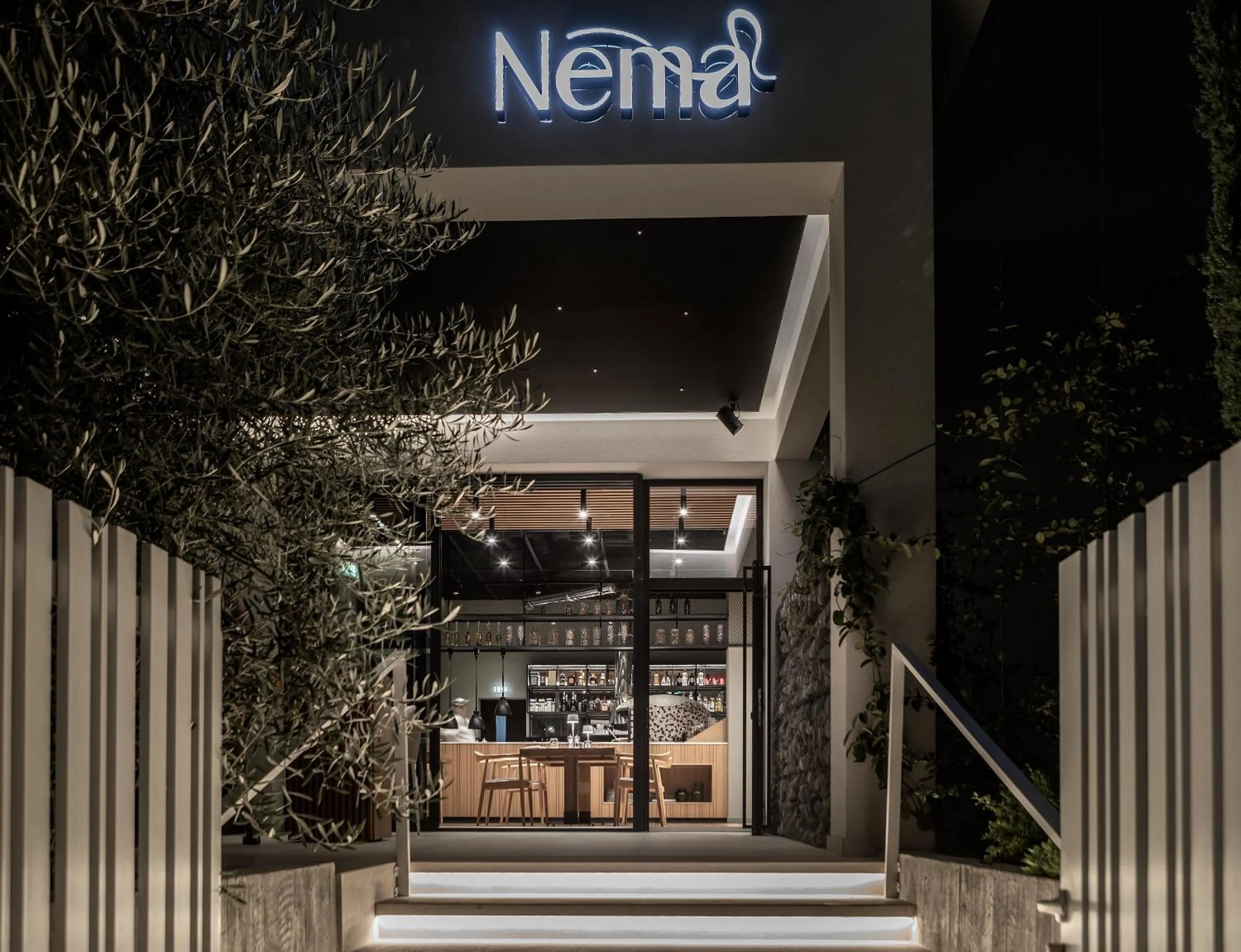 Restaurant/places to eat in Anemi Hotel & Suites