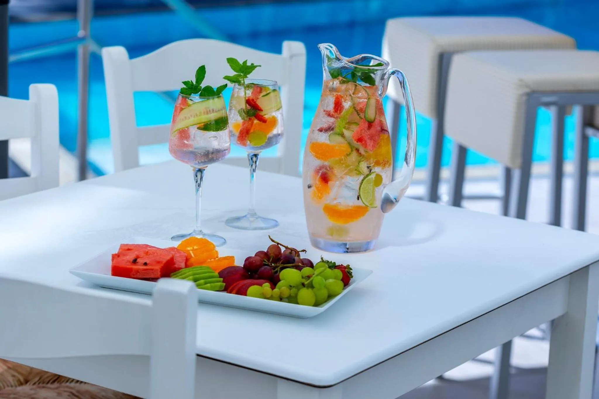 Food and drinks in Anemi Hotel & Suites
