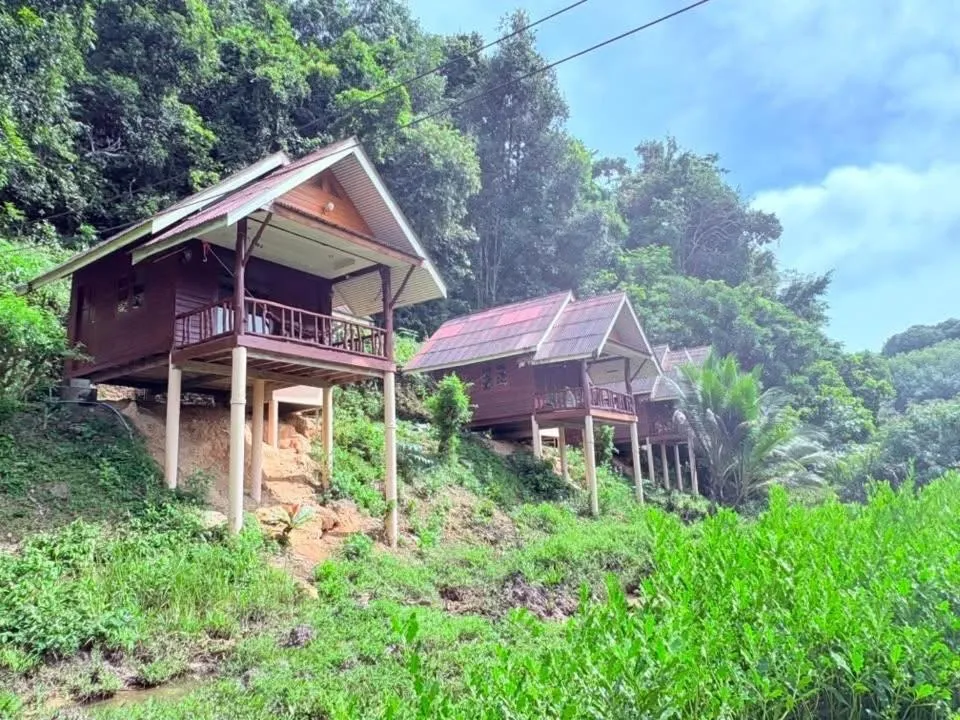 Namtok Bungalows