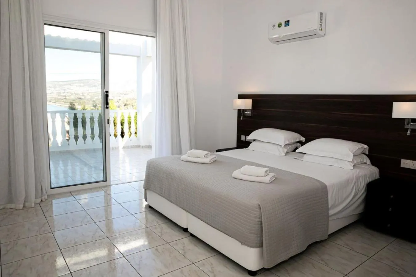 Bed in Theo Sunset Bay Hotel