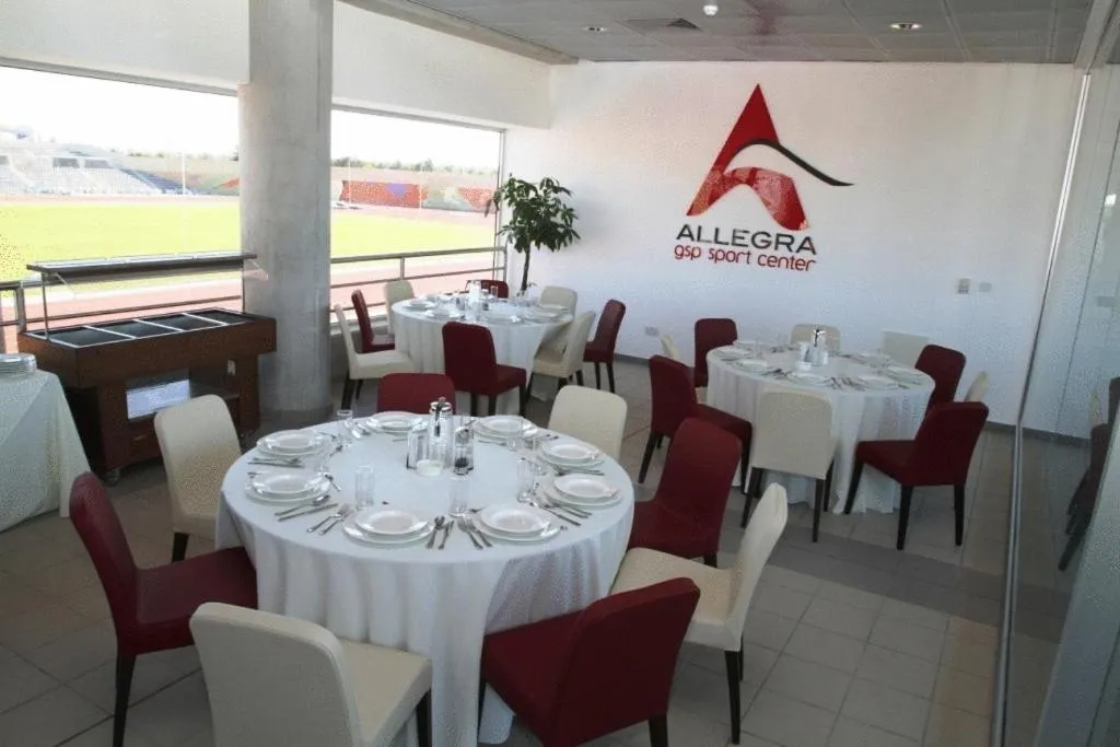 Restaurant/places to eat in Allegra GSP Sport Center