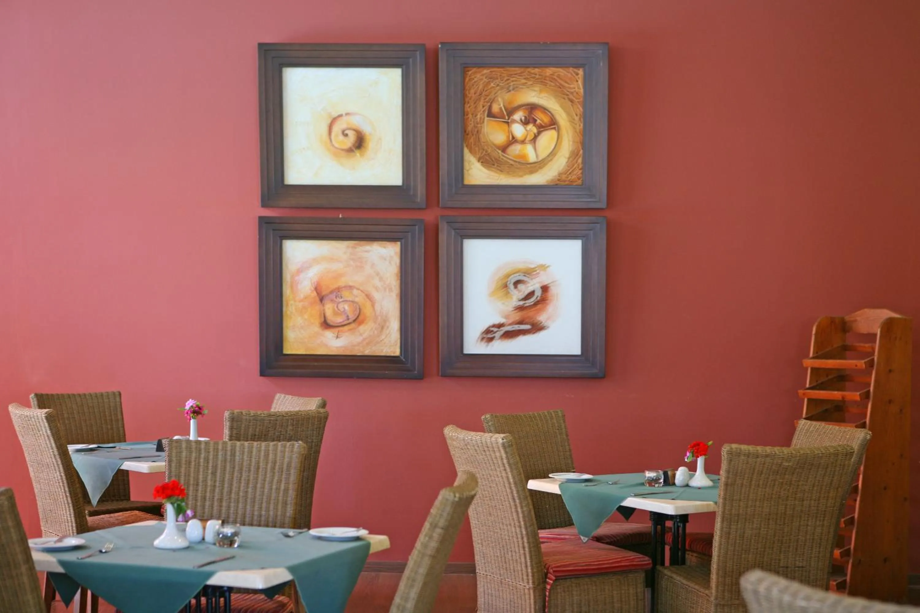 Restaurant/places to eat in Alva Hotel Apartments